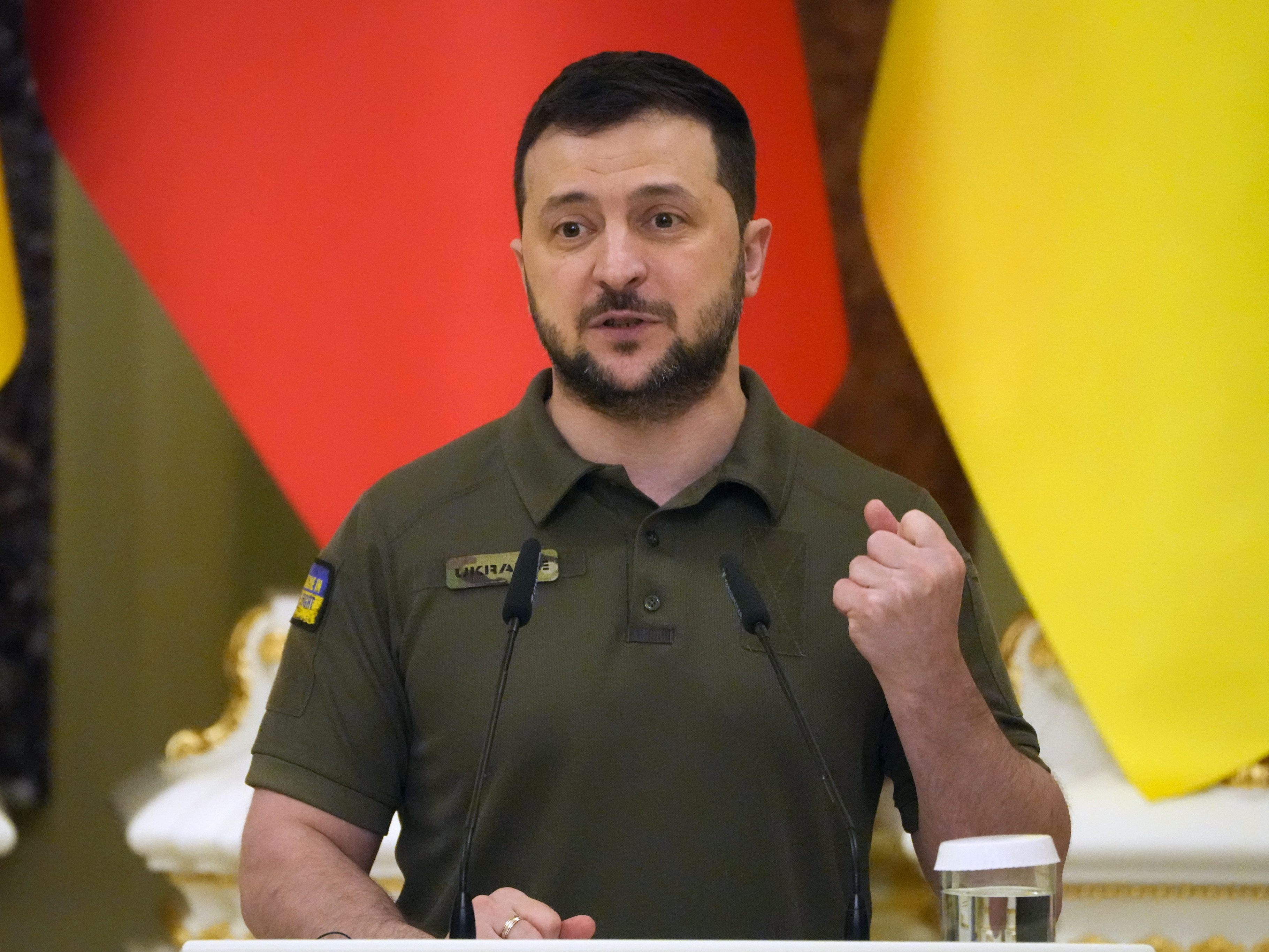 Selenskyi zeigt sich enttäuscht von der Reaktion der Weltgemeinschaft. Selenskyi zeigt sich enttäuscht von der Reaktion der Weltgemeinschaft.