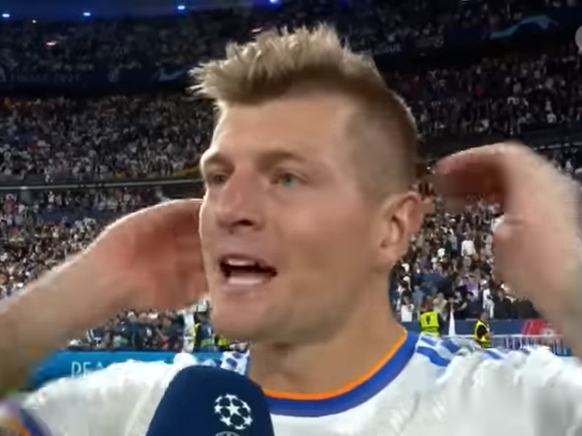 Toni Kroos Rastet aus beim Champions League finale 2022