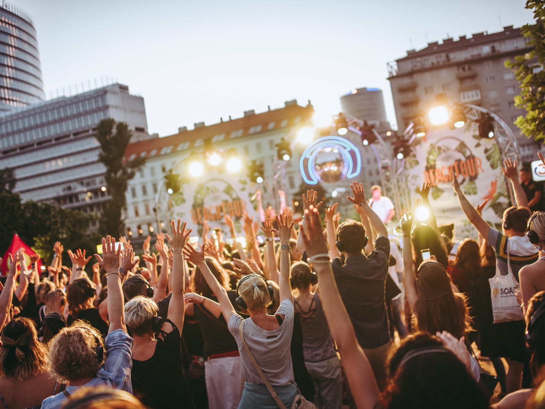 Die Silent Disco Beachtour 2022 macht Halt in Wien. Die Silent Disco Beachtour 2022 macht Halt in Wien.