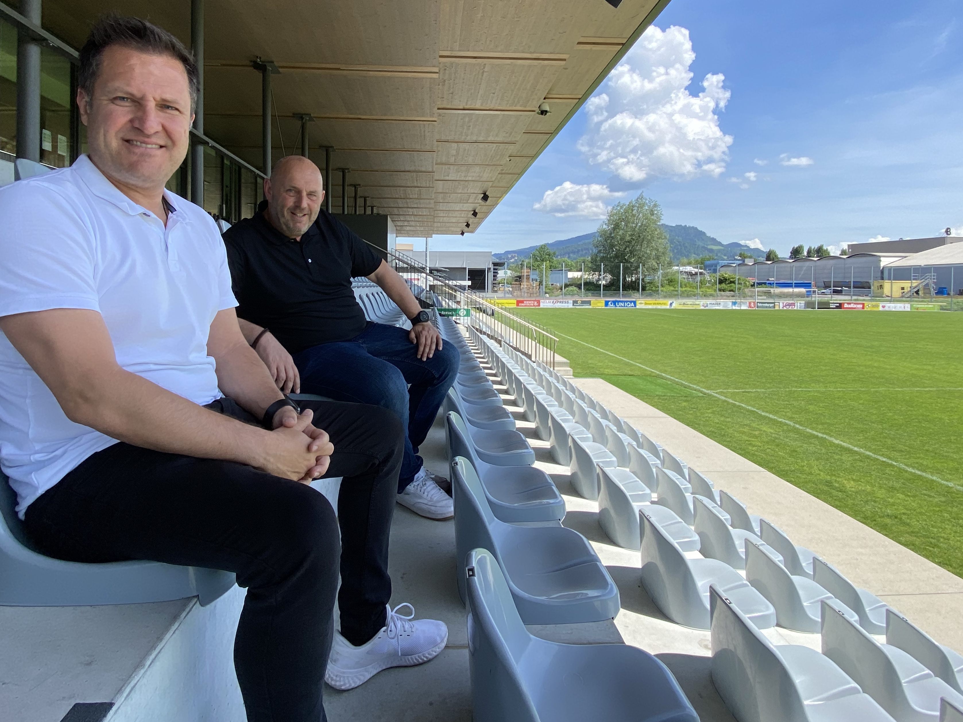 Jussel und Heimpel im neuen Stadion. Jussel und Heimpel im neuen Stadion.