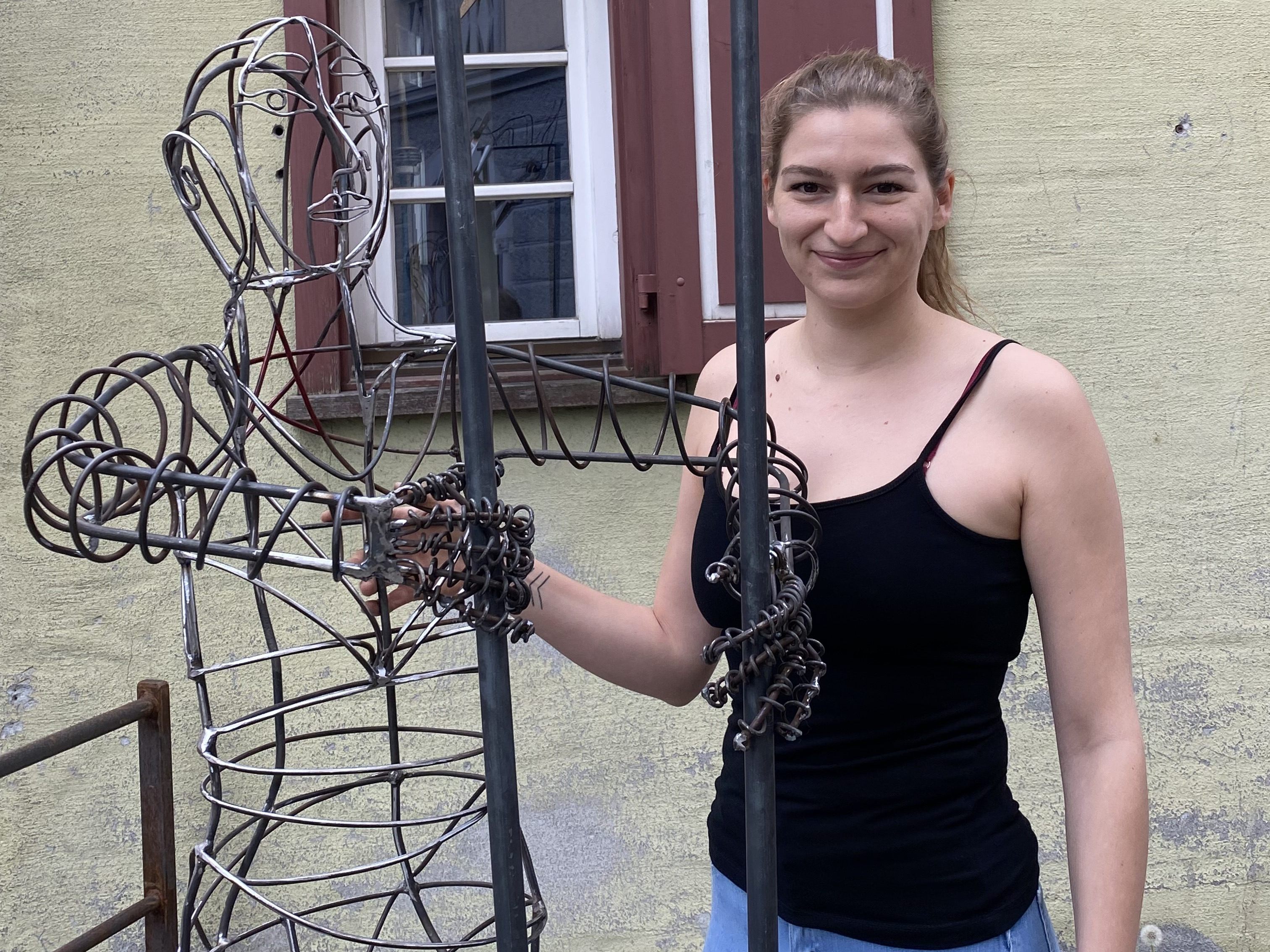 Mona Blenke bespielt den Quadratmer Kunst am Emsbach Mona Blenke bespielt den Quadratmer Kunst am Emsbach