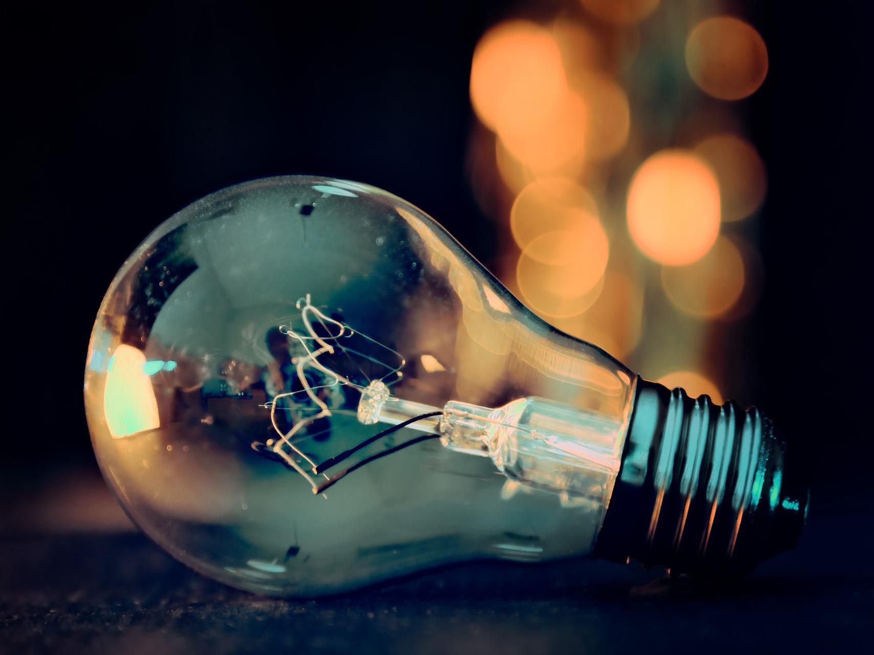 Die Elektro- und Elektronikindustrie hält Betriebsversammlungen ab. Die Elektro- und Elektronikindustrie hält Betriebsversammlungen ab.