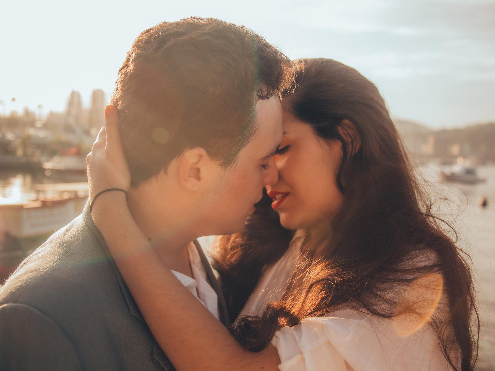 Die Liebe beeinflusst unser Gehirn positiv. Die Liebe beeinflusst unser Gehirn positiv.