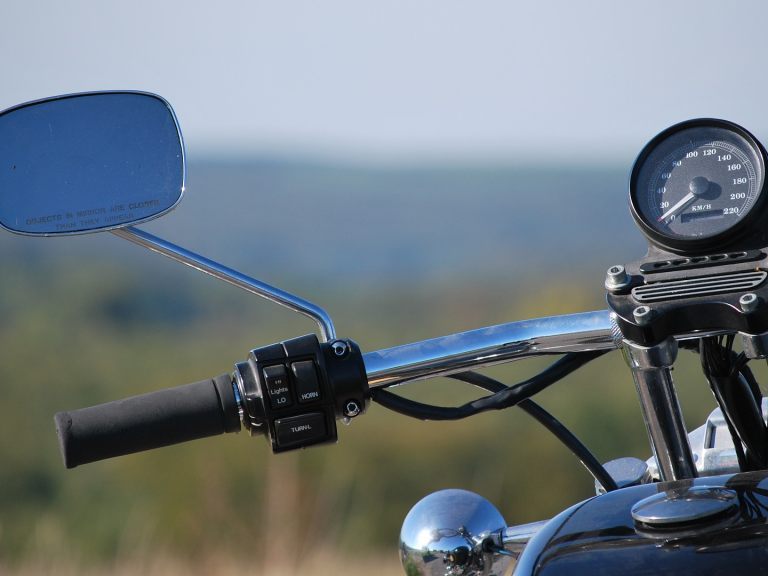 Ein 52-jähriger Wiener Motorradlenker wurde bei einem Unfall verletzt und musste per Notarzthubschrauber abtransportiert werden