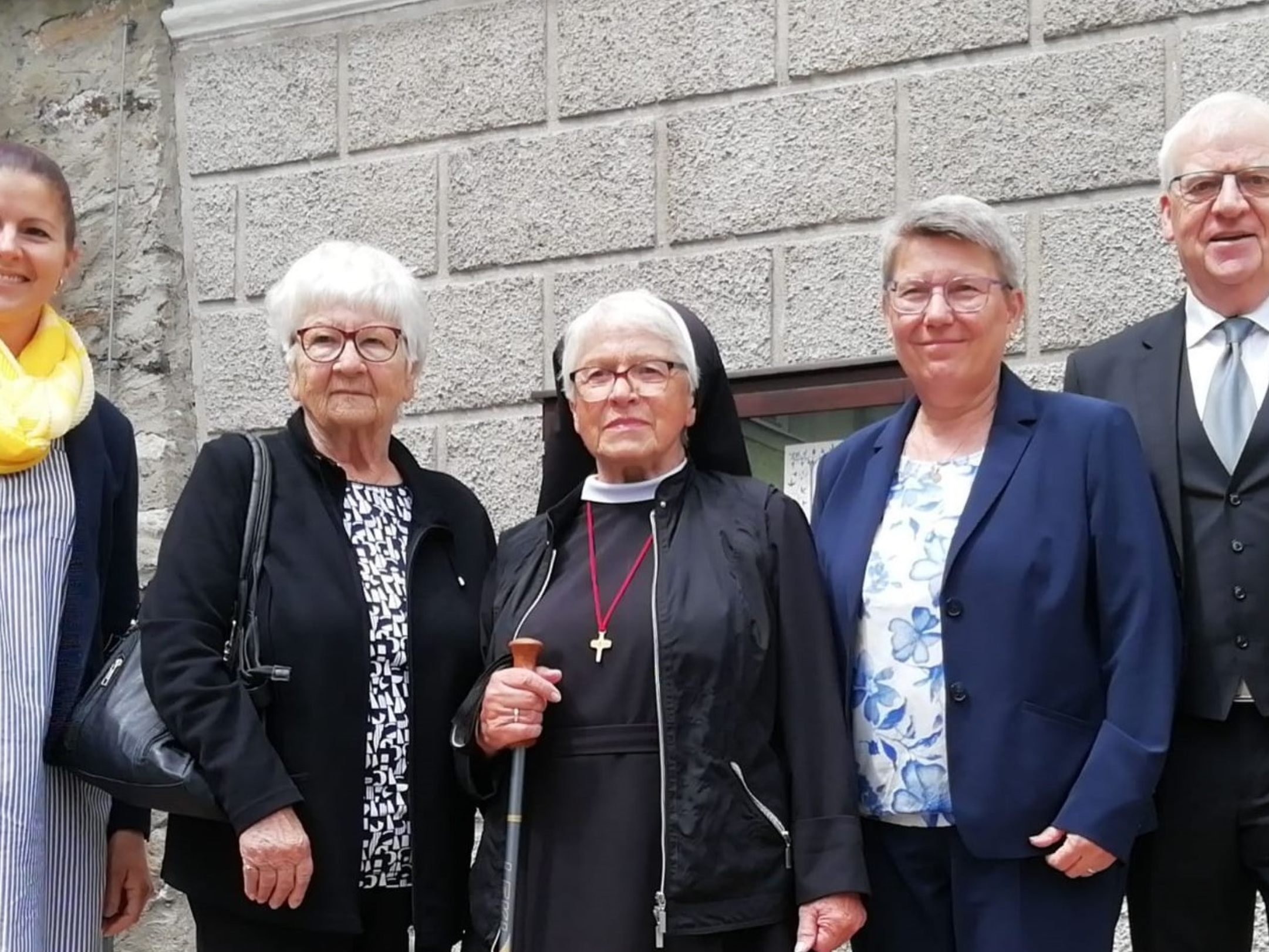 Die jubilierende Ordensschwester mit Verwandtschaft aus dem Ländle - vlnr: Elisabeth Schwab-Nachbaur, Kathi Schwab, Schwester Waltraude, Dr. Martina und Mag. Wolfgang Türtscher