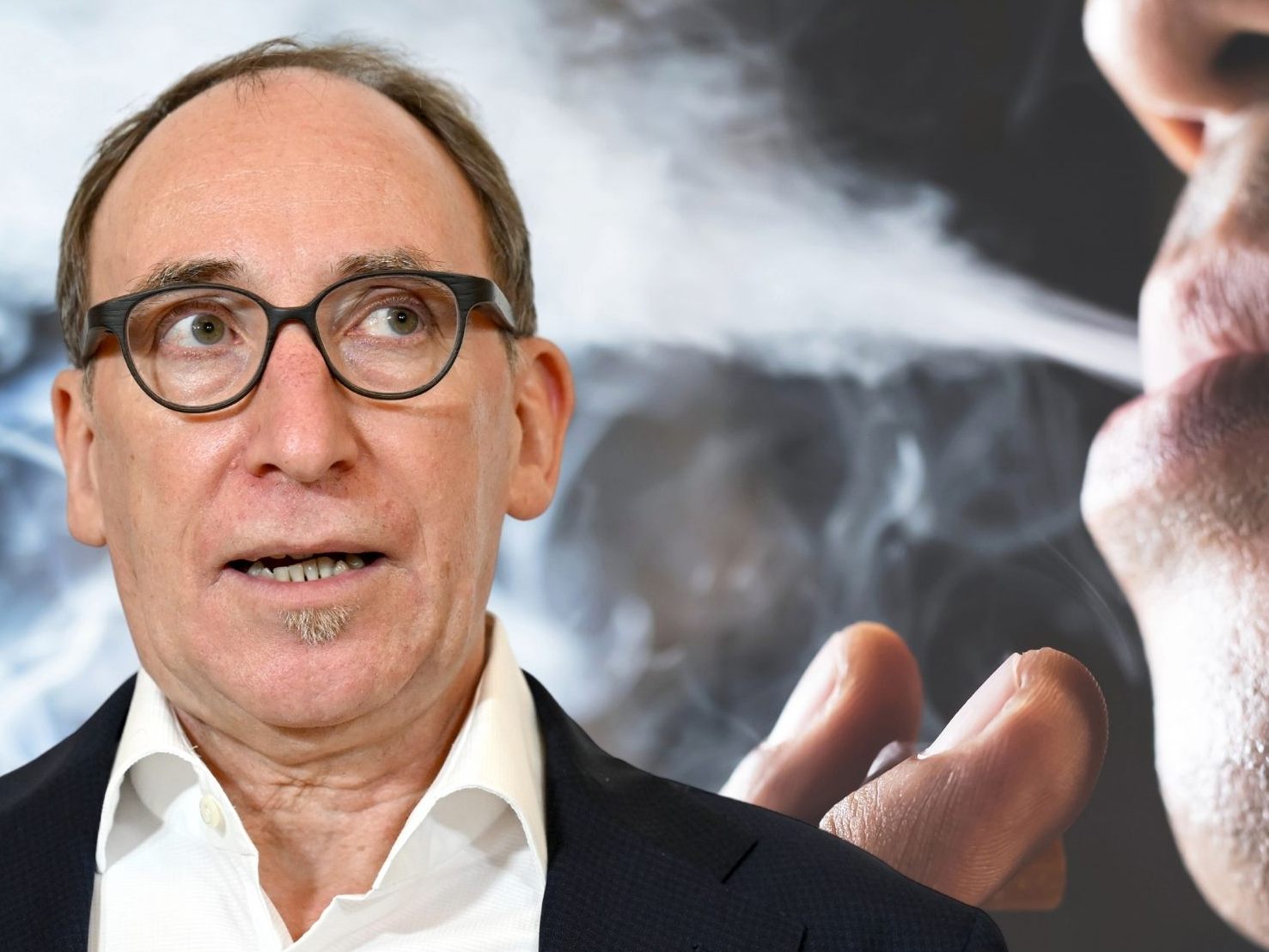 Rauch: Anbau und Konsum schädigen auch Umwelt massiv. Rauch: Anbau und Konsum schädigen auch Umwelt massiv.