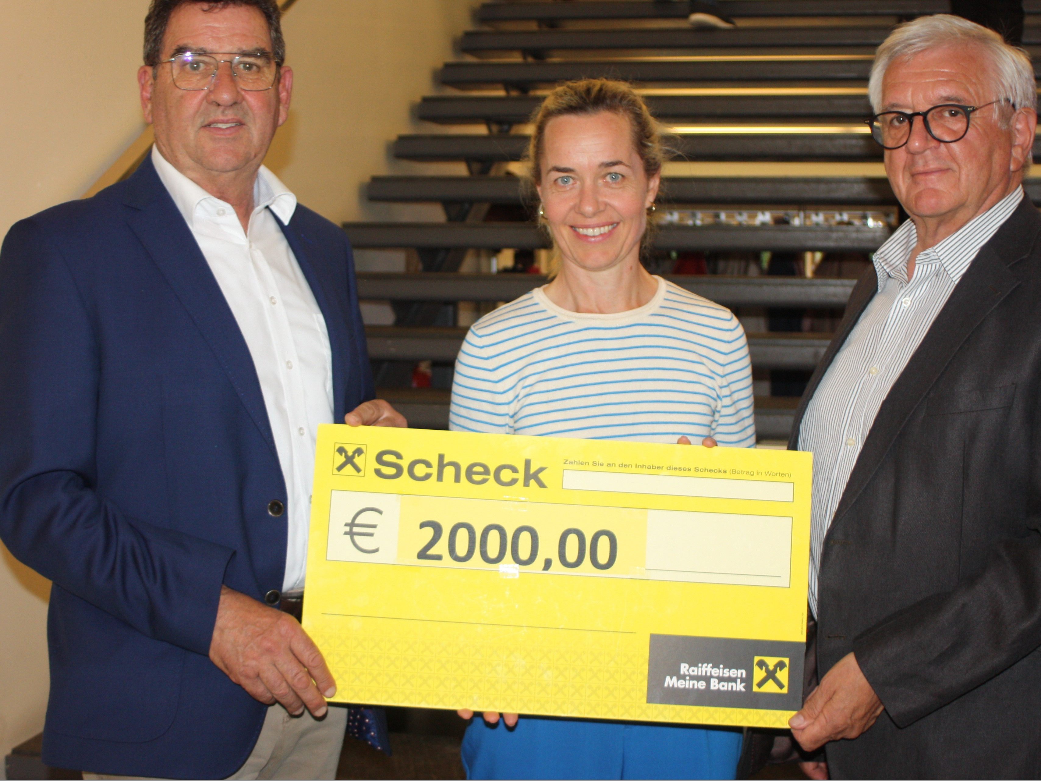 Der Seniorenbund Rankweil übergab an Karin Reith eine Spende von 2000 Euro, Rankweiler helfen Rankweiler. Der Seniorenbund Rankweil übergab an Karin Reith eine Spende von 2000 Euro, Rankweiler helfen Rankweiler.