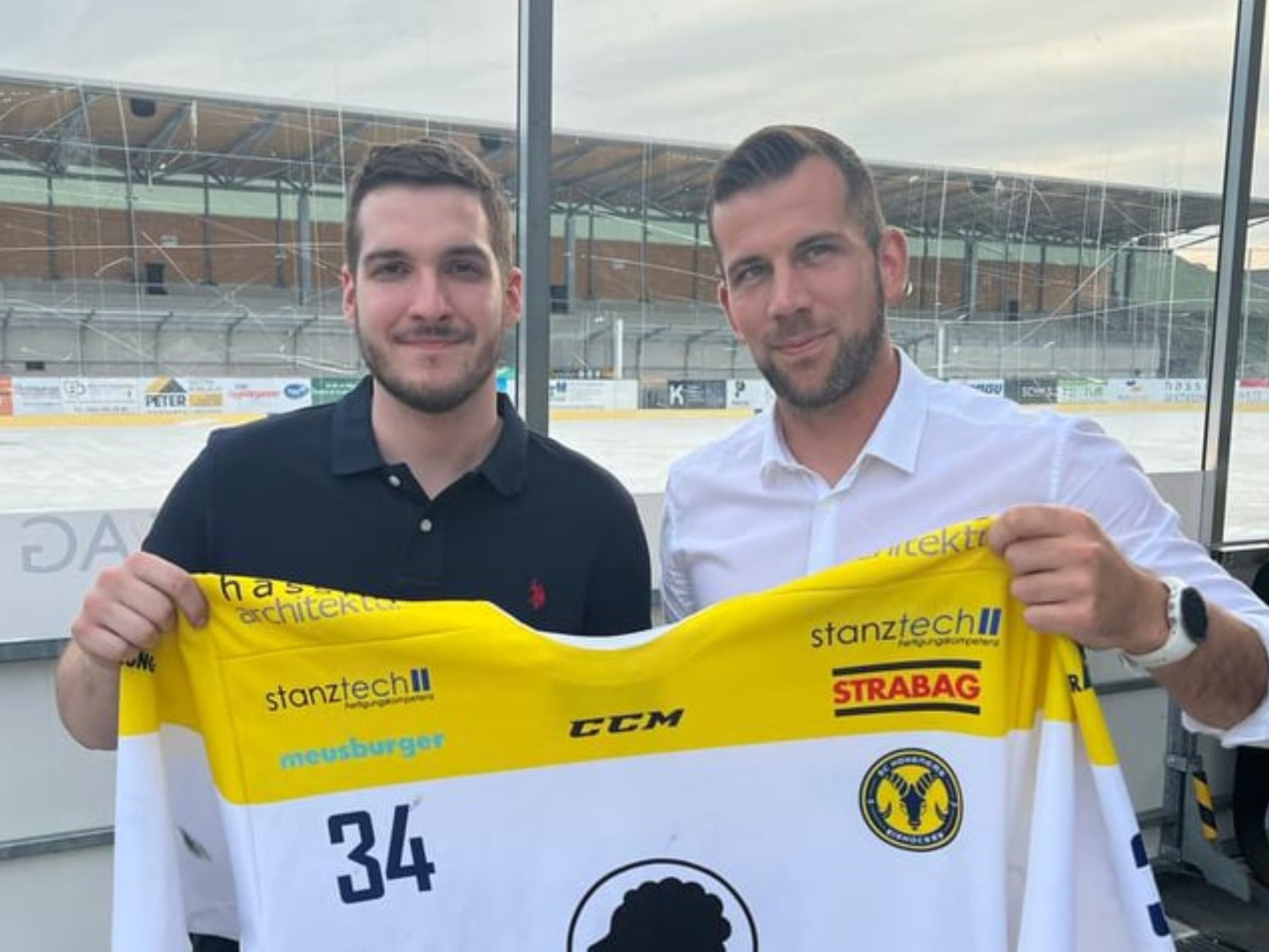 HSC Sportchef Michael Unterberger (re.) mit dem neuen Emser Tormann Karlo Skec HSC Sportchef Michael Unterberger (re.) mit dem neuen Emser Tormann Karlo Skec