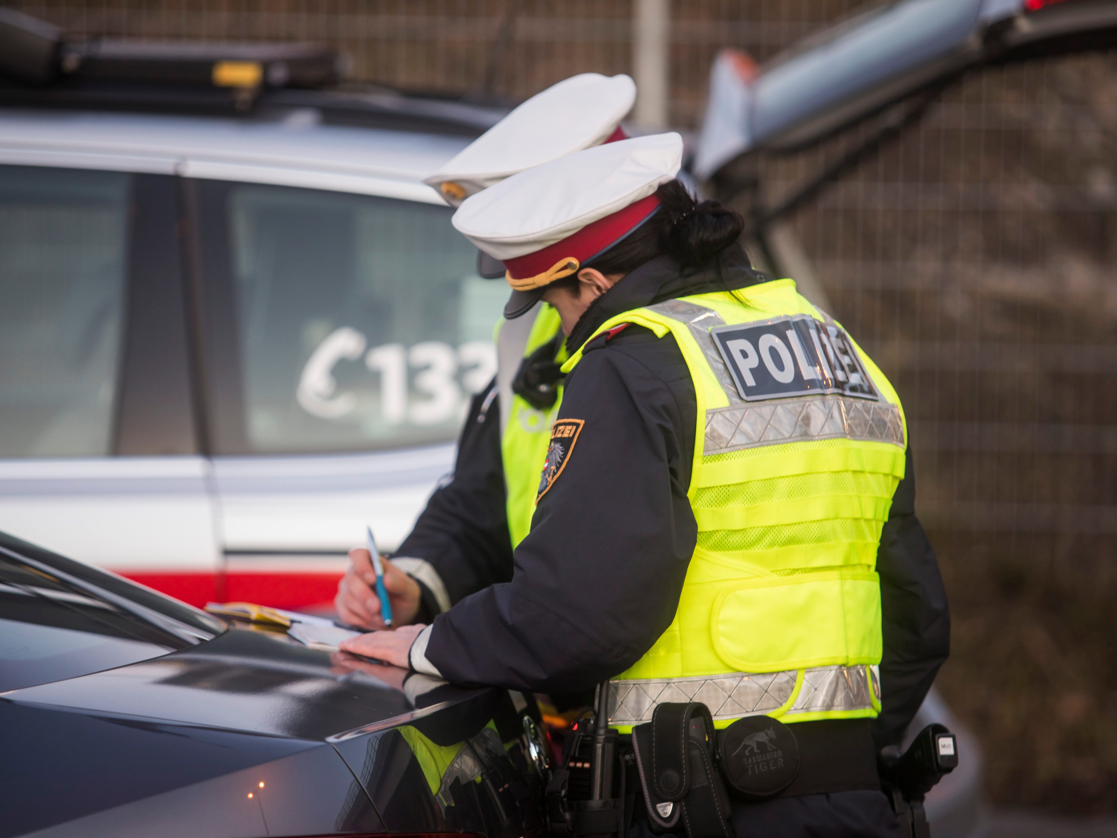 Die Polizei bittet um Hinweise aus der Bevölkerung, die Angaben zum Unfallhergang machen können.
