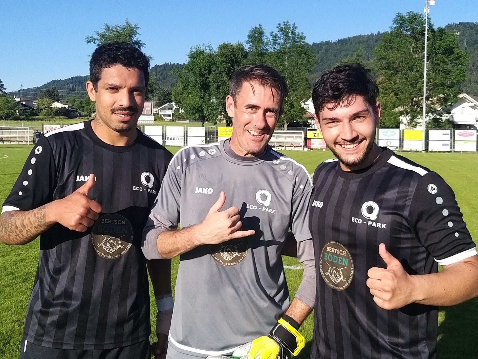 Die Torschützen Erhan Erten (re.) und David de Souza (li.) sowie Goalie Christian Mendes waren die Väter des Erfolges.