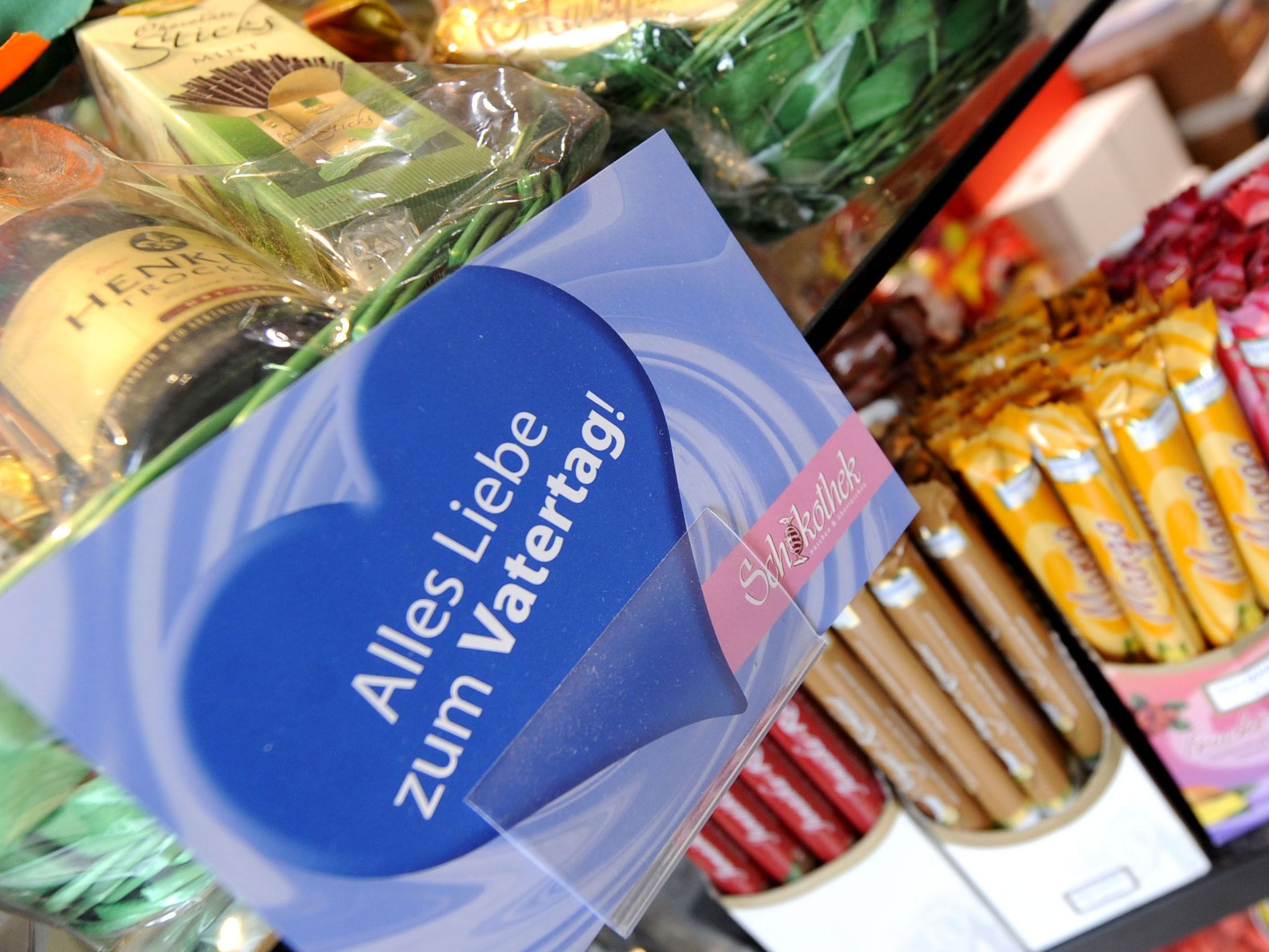 Unter den fünf Top-Geschenken für den Vatertag finden sich Süßigkeiten, Gutscheine und Ausflüge. Unter den fünf Top-Geschenken für den Vatertag finden sich Süßigkeiten, Gutscheine und Ausflüge.