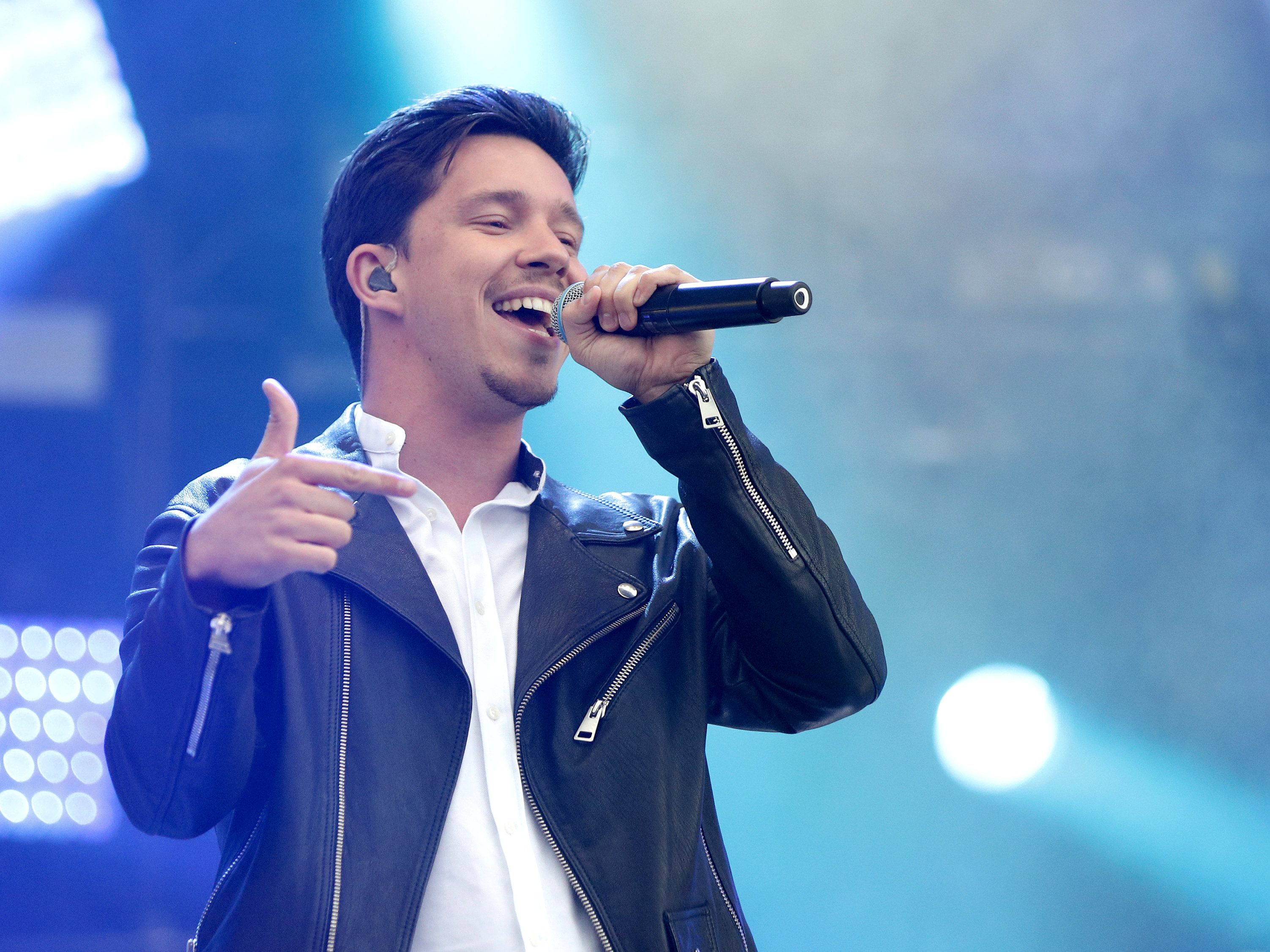 Nico Santos ist derzeit auf Tour und frisch verheiratet. Nico Santos ist derzeit auf Tour und frisch verheiratet.