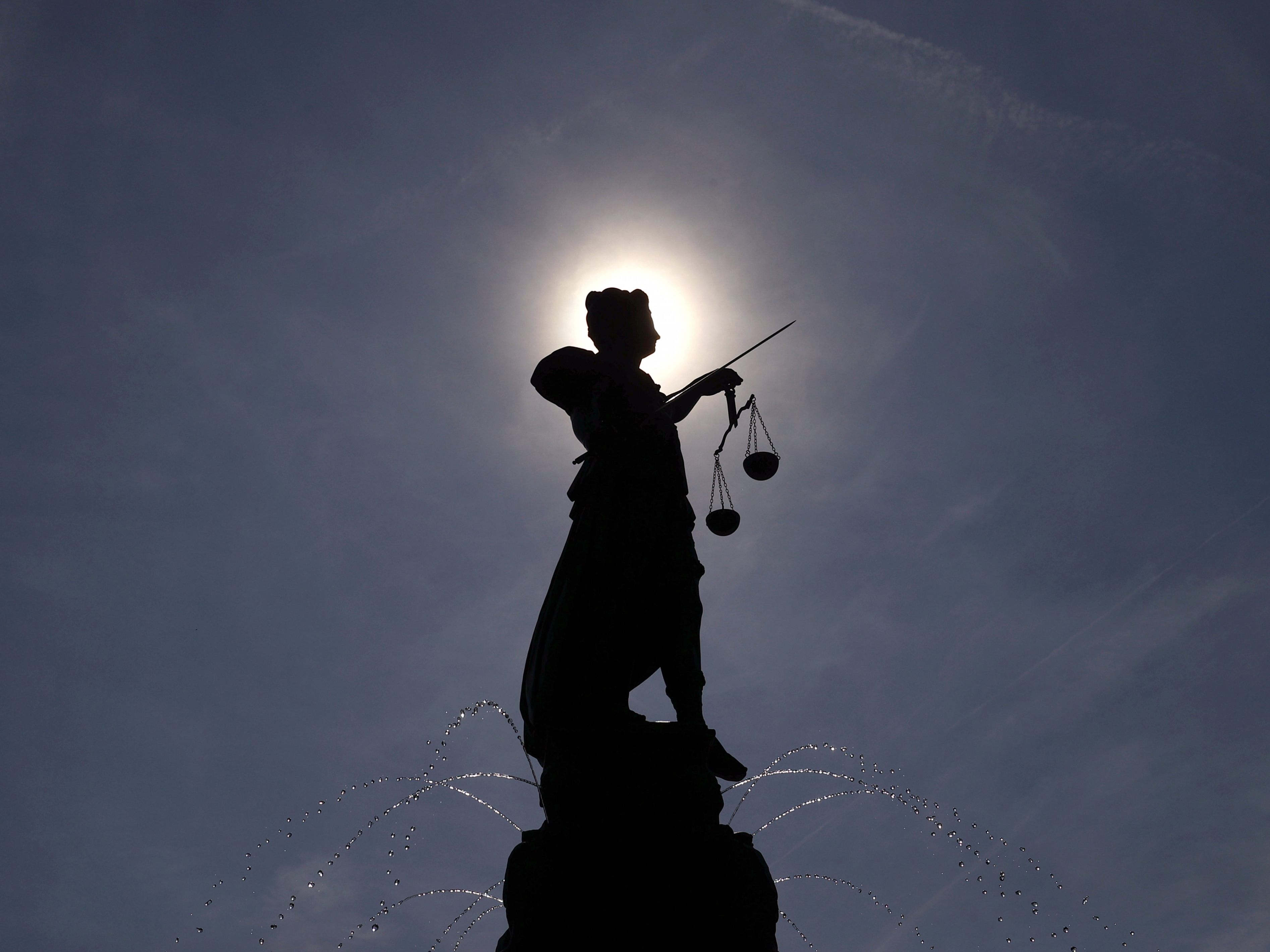 Handelsgericht Wien: Klausel bei Helvetia für nicht zulässig erklärt. Im Bild zu sehen: Eine Justitia-Statue. Handelsgericht Wien: Klausel bei Helvetia für nicht zulässig erklärt. Im Bild zu sehen: Eine Justitia-Statue.