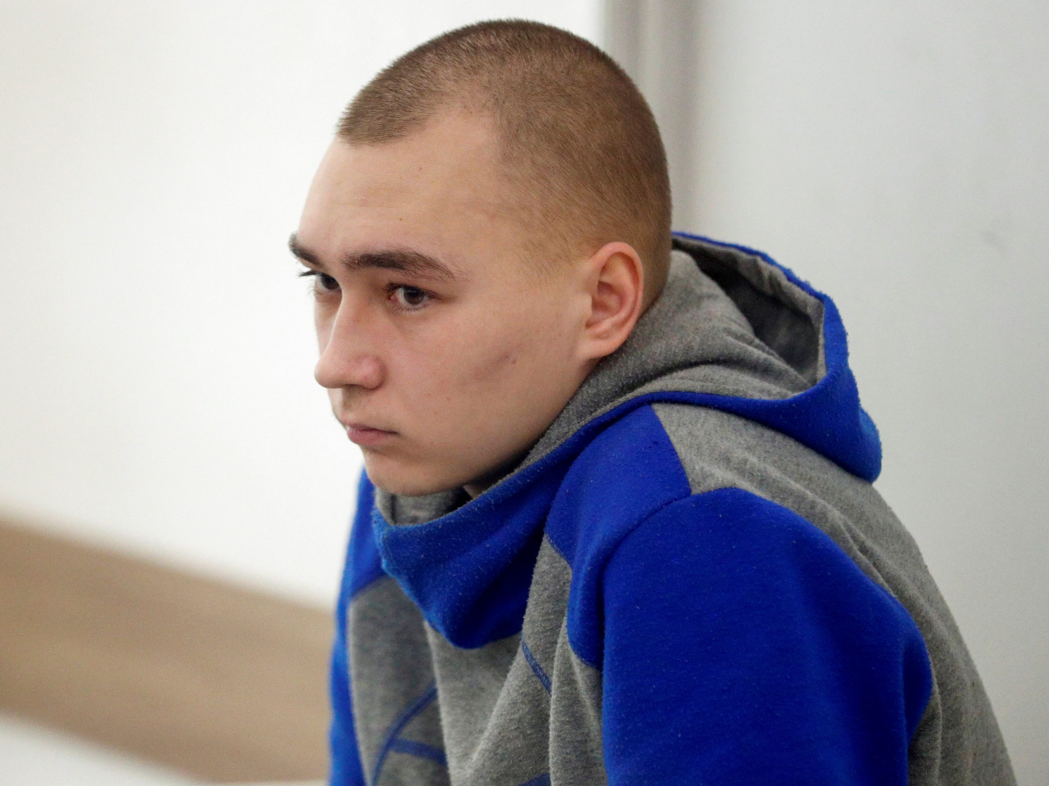 Der russische Soldat Vadim Shishimarin war wegen Kriegsverbrechen zu lebenslanger haft verurteilt worden. Der russische Soldat Vadim Shishimarin war wegen Kriegsverbrechen zu lebenslanger haft verurteilt worden.