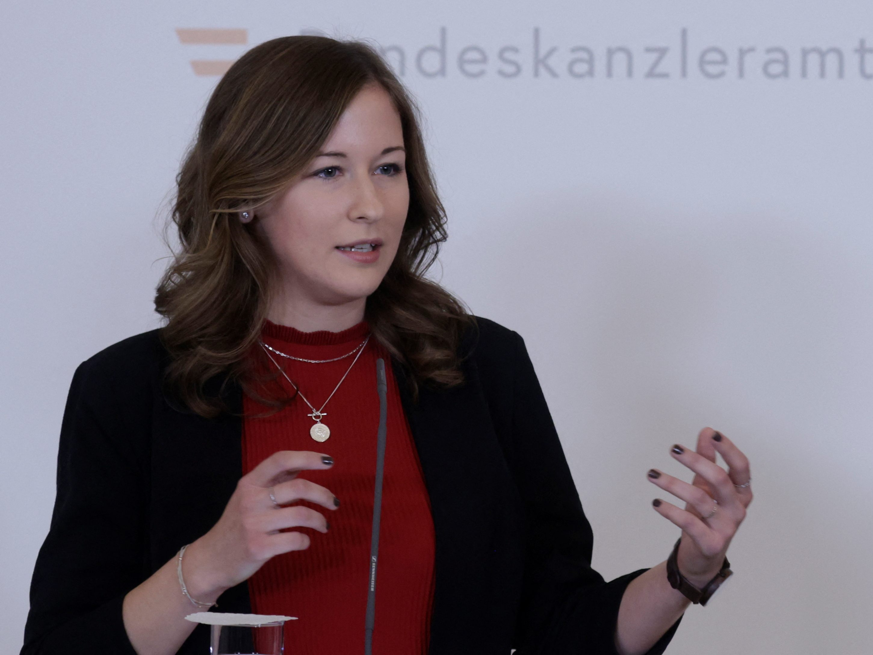 Jugendstaatssekretärin Claudia Plakolm (ÖVP) denkt über ein Berufsverbot für Missbrauchstäter nach.