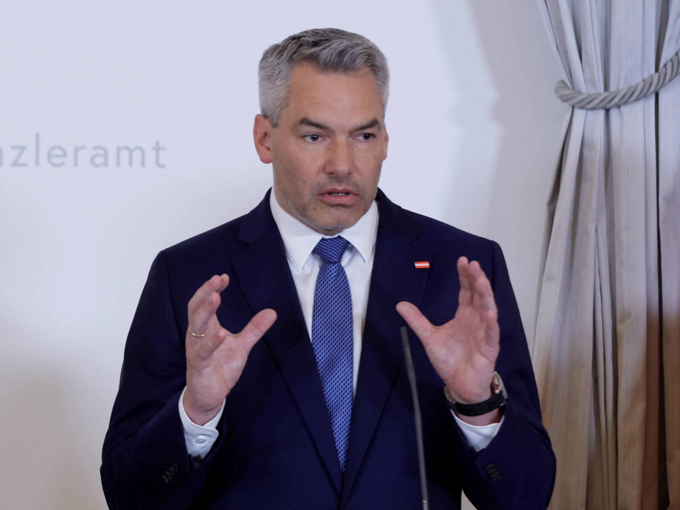 Karl Nehammer wird beim EU-Gipfel sein. Seine Abwesenheit verärgert die SPÖ. Karl Nehammer wird beim EU-Gipfel sein. Seine Abwesenheit verärgert die SPÖ.