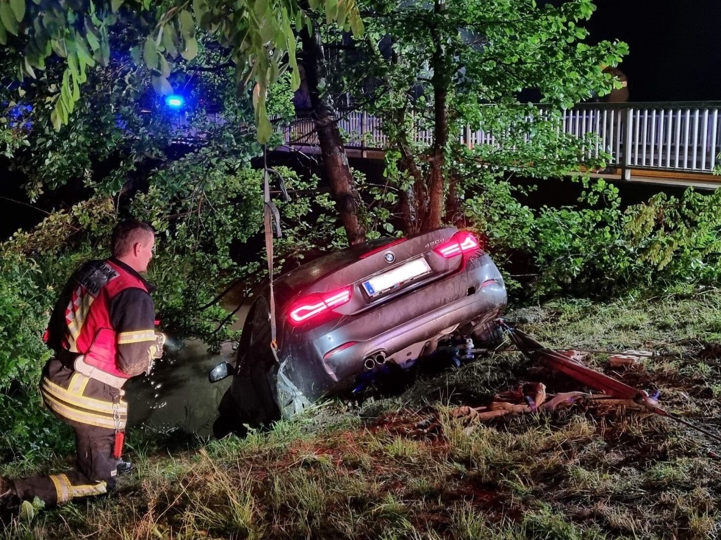 33-jähriger Räuber fuhr auf Drogen in Sollenau mit seinem Auto ins Flussbett der Piesting.