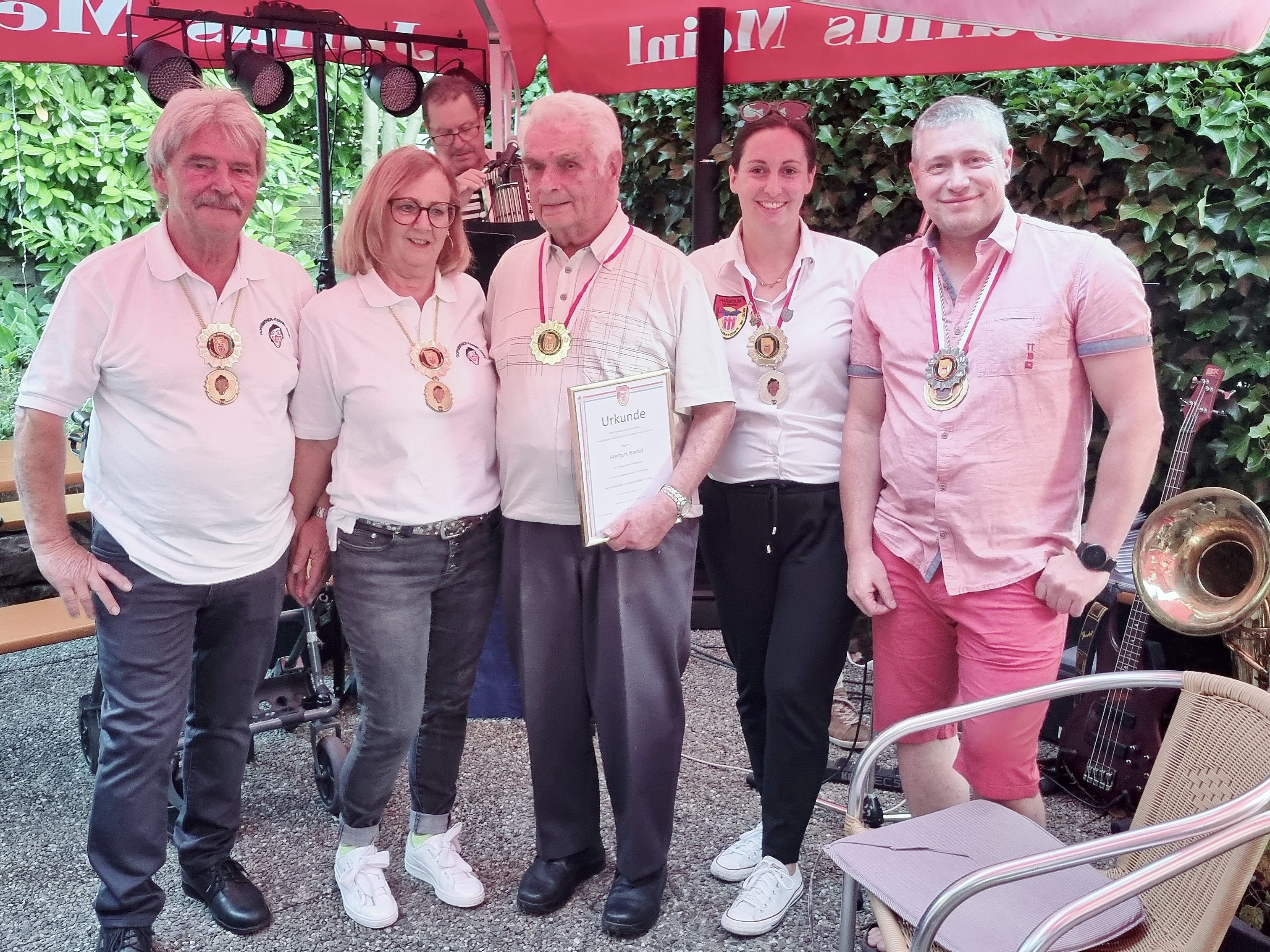 Rainer Fenkart, Zunftmeisterin Dagmar Fenkart-Kaufmann, Herbert Raidel, Nadine Luger und Bernd Schwendinger. (v.l.n.r.) Rainer Fenkart, Zunftmeisterin Dagmar Fenkart-Kaufmann, Herbert Raidel, Nadine Luger und Bernd Schwendinger. (v.l.n.r.)