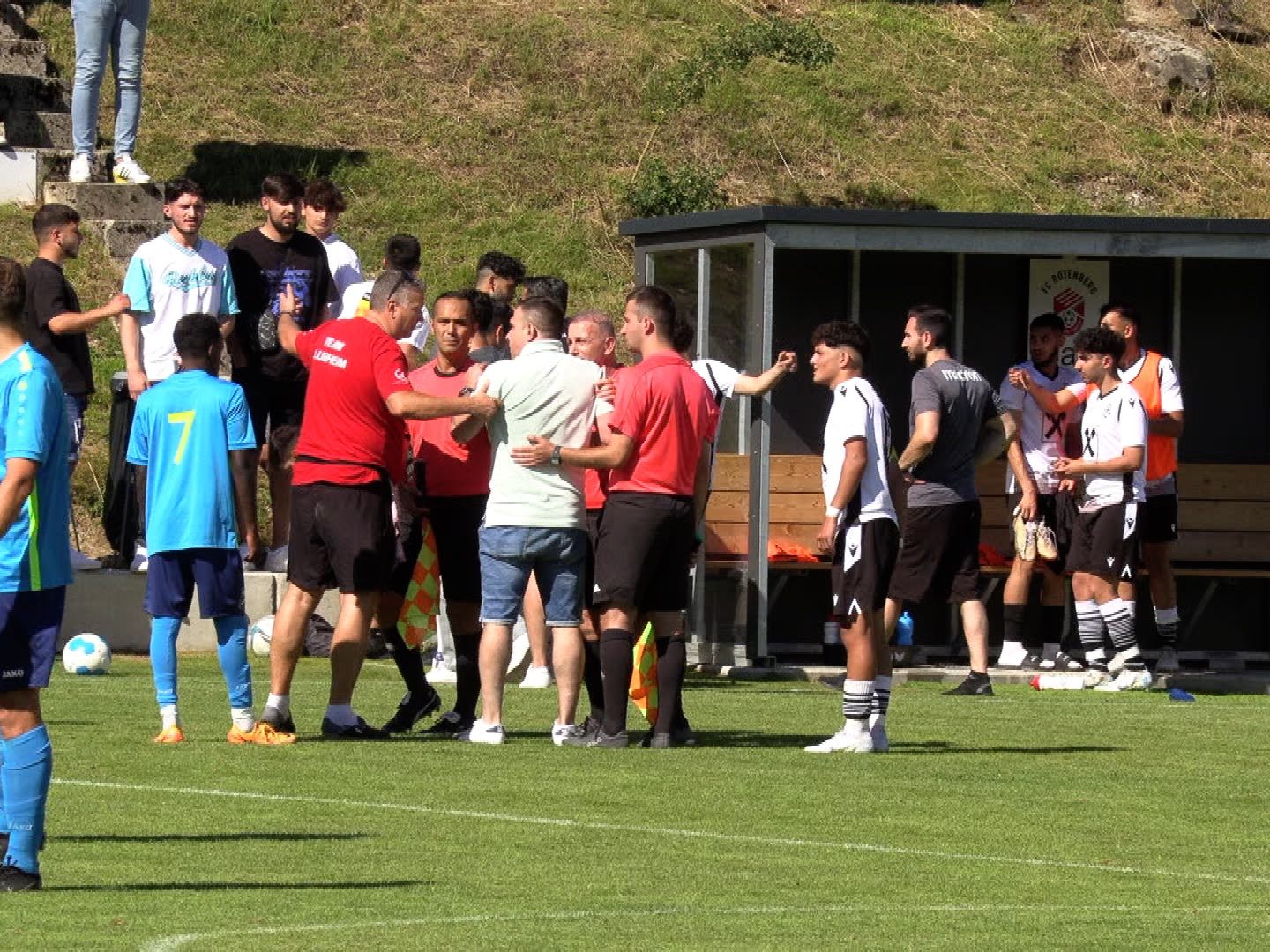 Spiel musste 15 Minuten unterbrochen werden