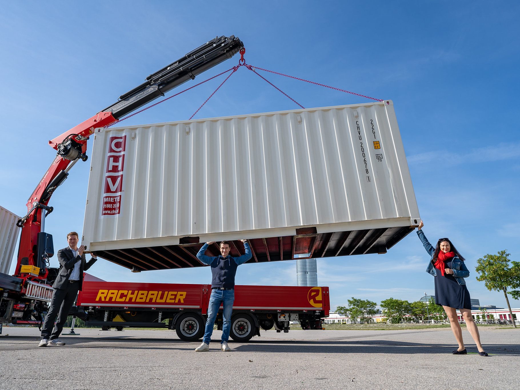 Die ersten Container für das Wiener Donauinselfest wurden bereits geliefert.