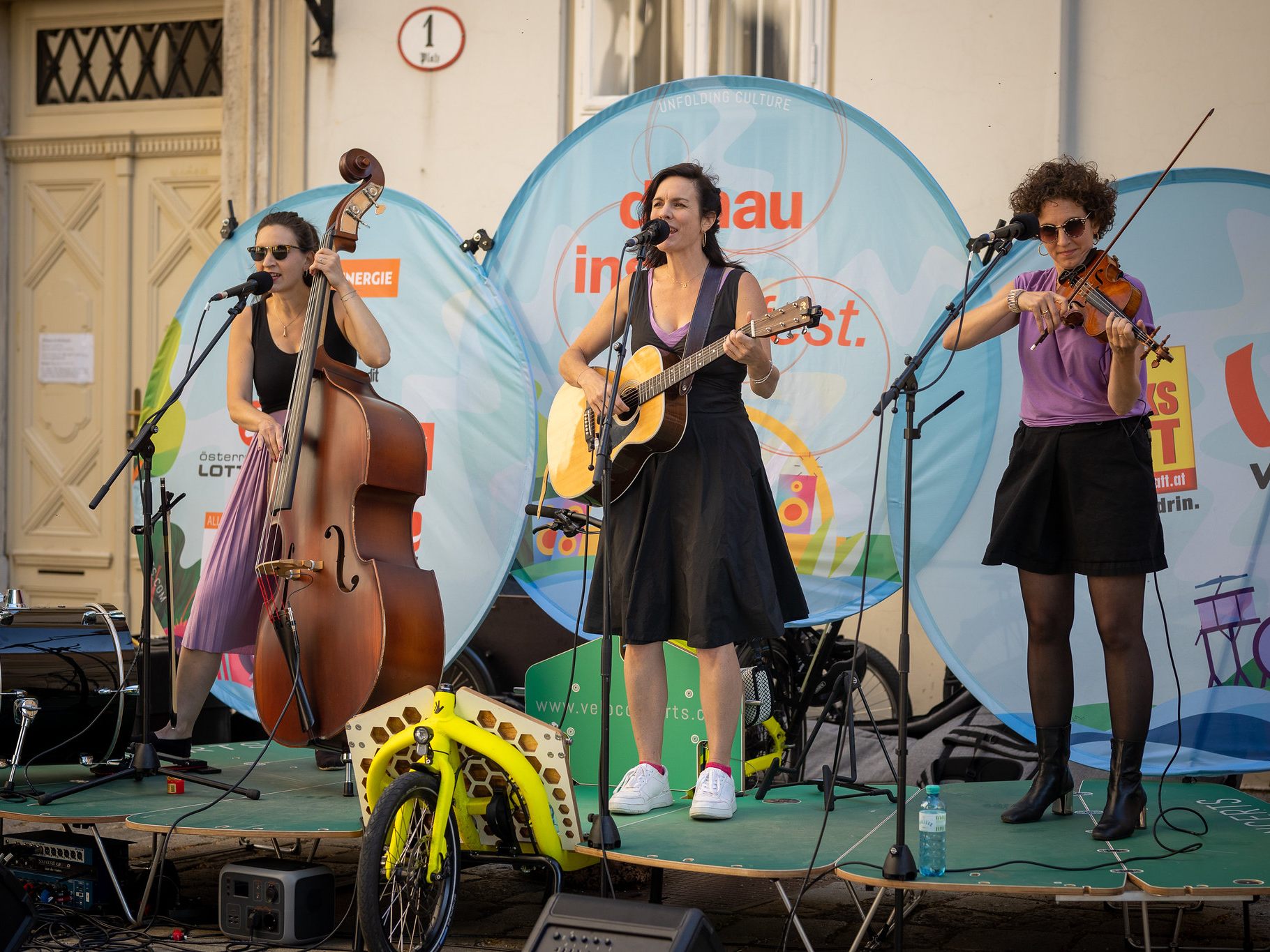 The Schick Sisters sorgten bei der #dif22-Bezirkstour in Woche 2 für gute Stimmung.