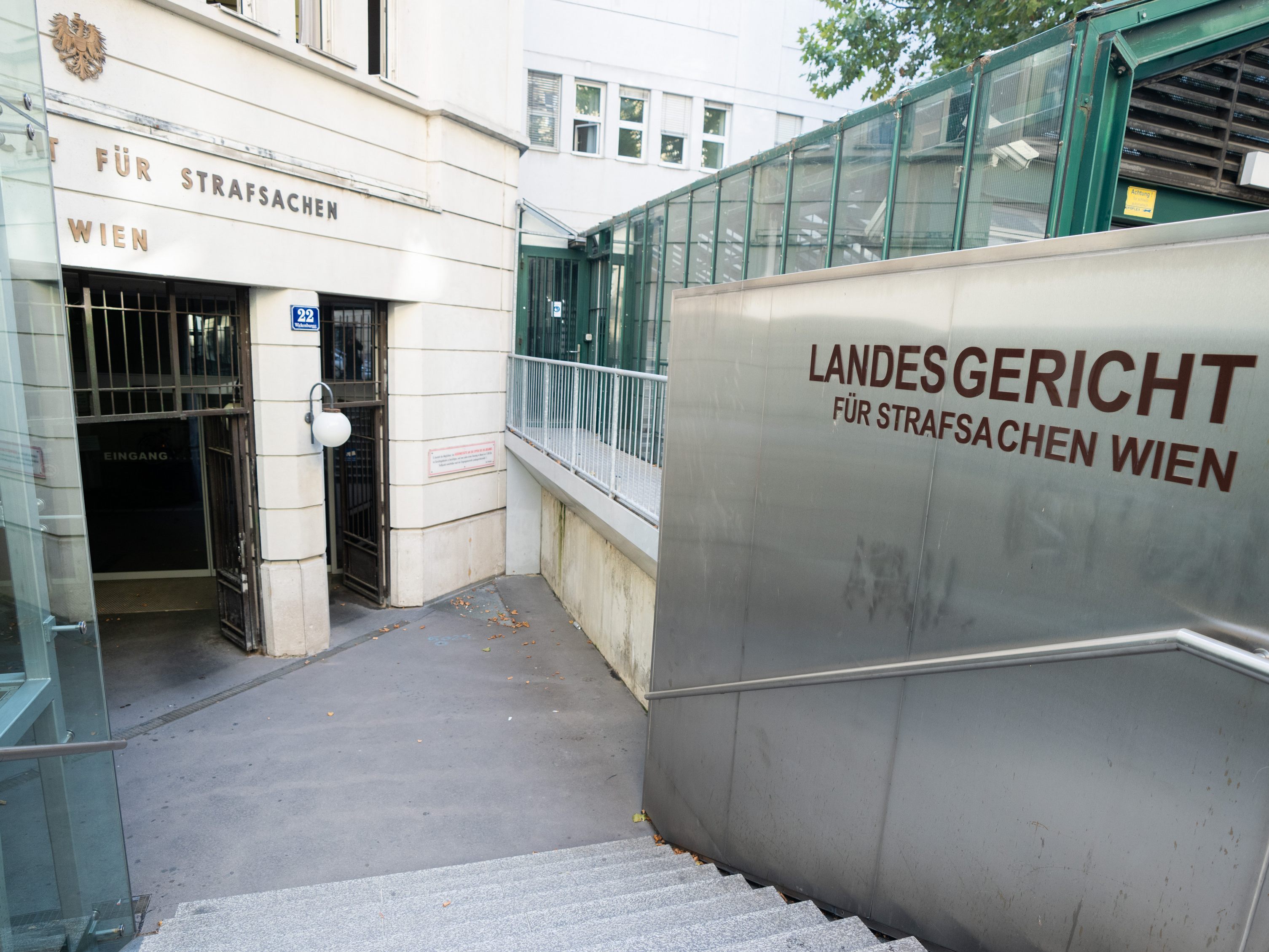 Am Wiener Landesgericht ist ein Banker zu 8 Monaten bedingt verurteilt worden. Am Wiener Landesgericht ist ein Banker zu 8 Monaten bedingt verurteilt worden.