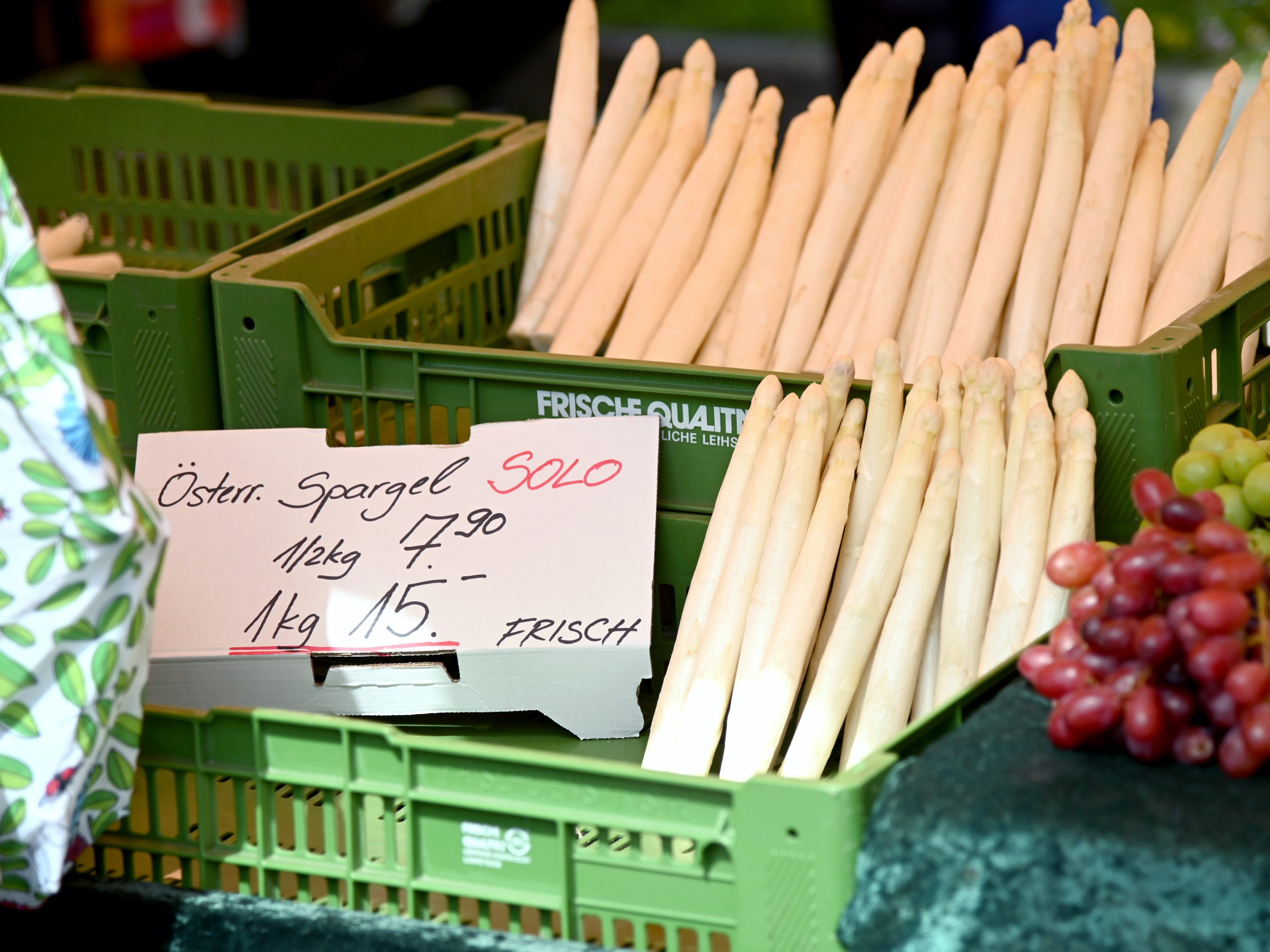 Handel soll mehr heimischen Spargel anbieten. Handel soll mehr heimischen Spargel anbieten.