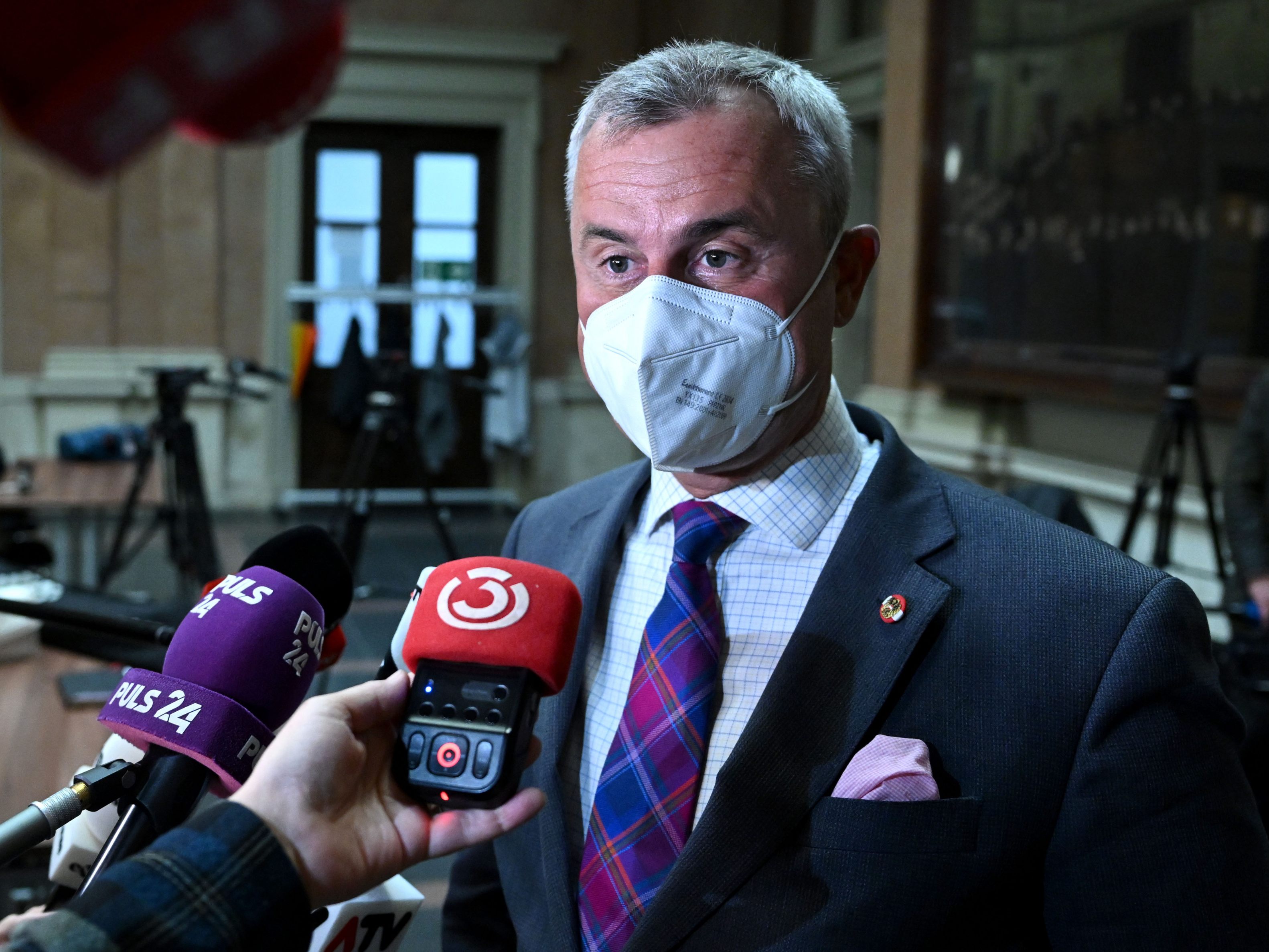 Norbert Hofer spricht in seiner Aussage von Wünschen Straches, aber kein Druck Norbert Hofer spricht in seiner Aussage von Wünschen Straches, aber kein Druck