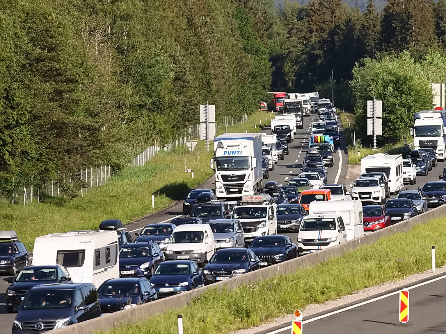 Der Reiseverkehr sorgte am Samstag für Staus in Österreich Der Reiseverkehr sorgte am Samstag für Staus in Österreich
