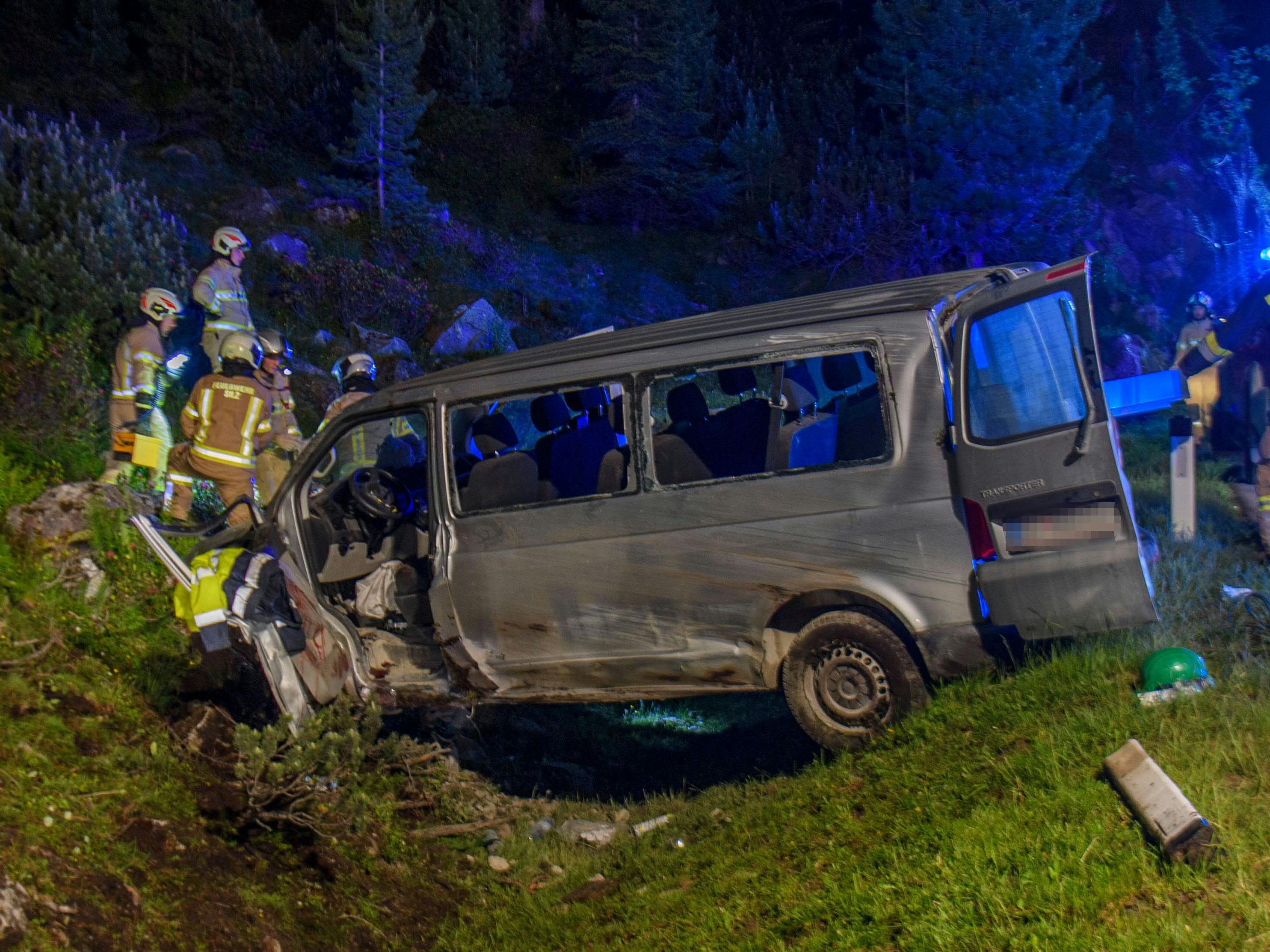 Zwei Mitfahrer ebenfalls aus Vorarlberg wurden verletzt.