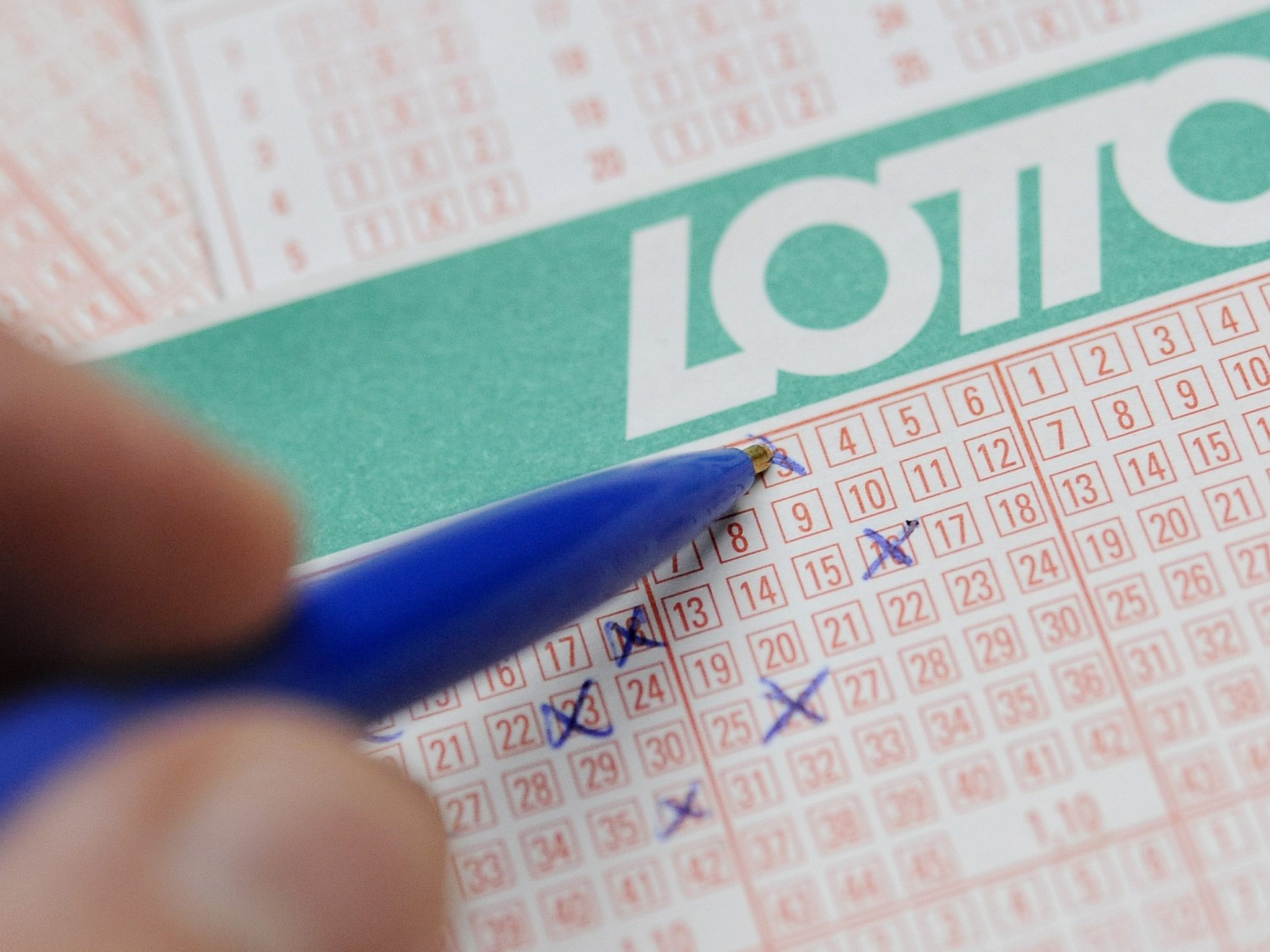 1,4 Millionen warten beim Lotto-Jackpot am Sonntag. 1,4 Millionen warten beim Lotto-Jackpot am Sonntag.
