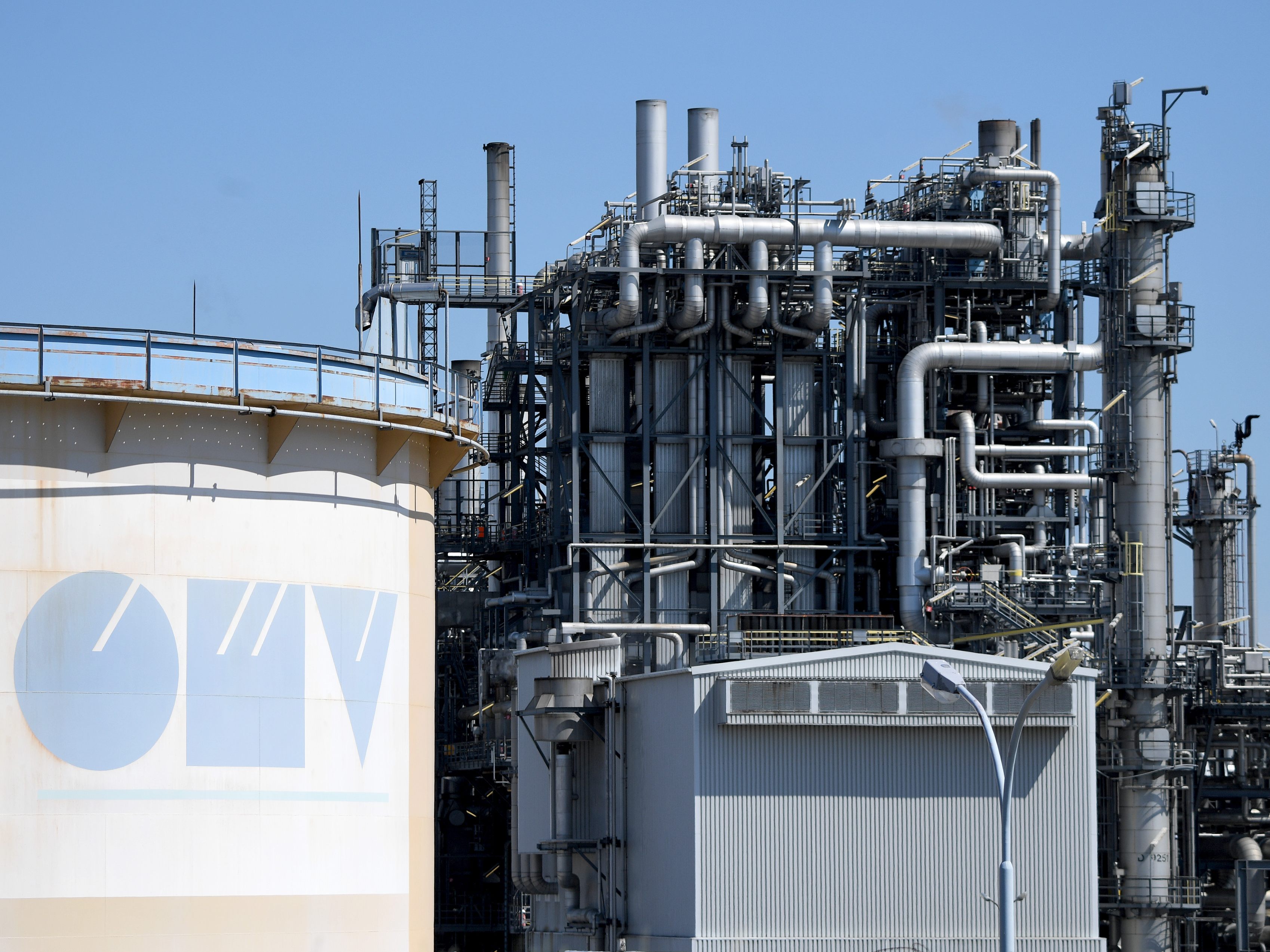 Nach dem Raffinerie-Unfall in Schwechat fährt die OMV die Produktion wieder hoch Nach dem Raffinerie-Unfall in Schwechat fährt die OMV die Produktion wieder hoch