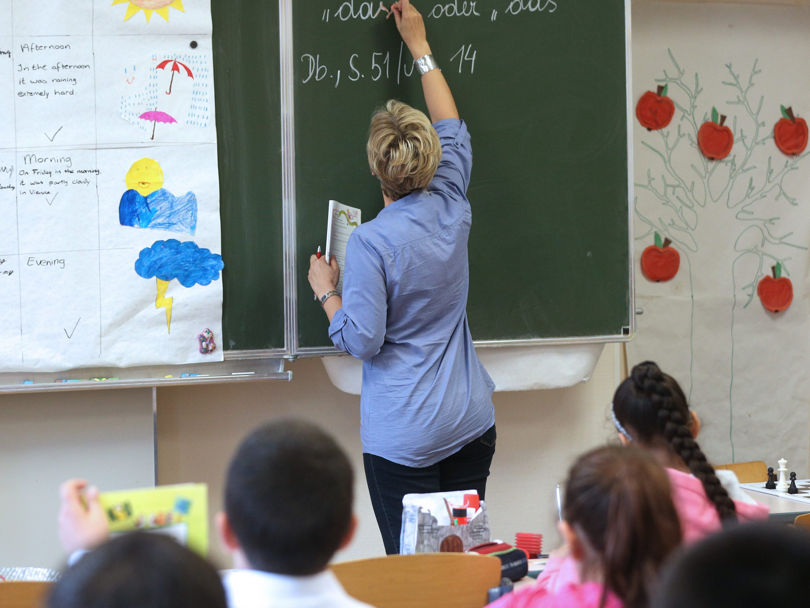 In einigen Fächern und Regionen in Österreich herrscht immer größerer Lehrermangel. In einigen Fächern und Regionen in Österreich herrscht immer größerer Lehrermangel.