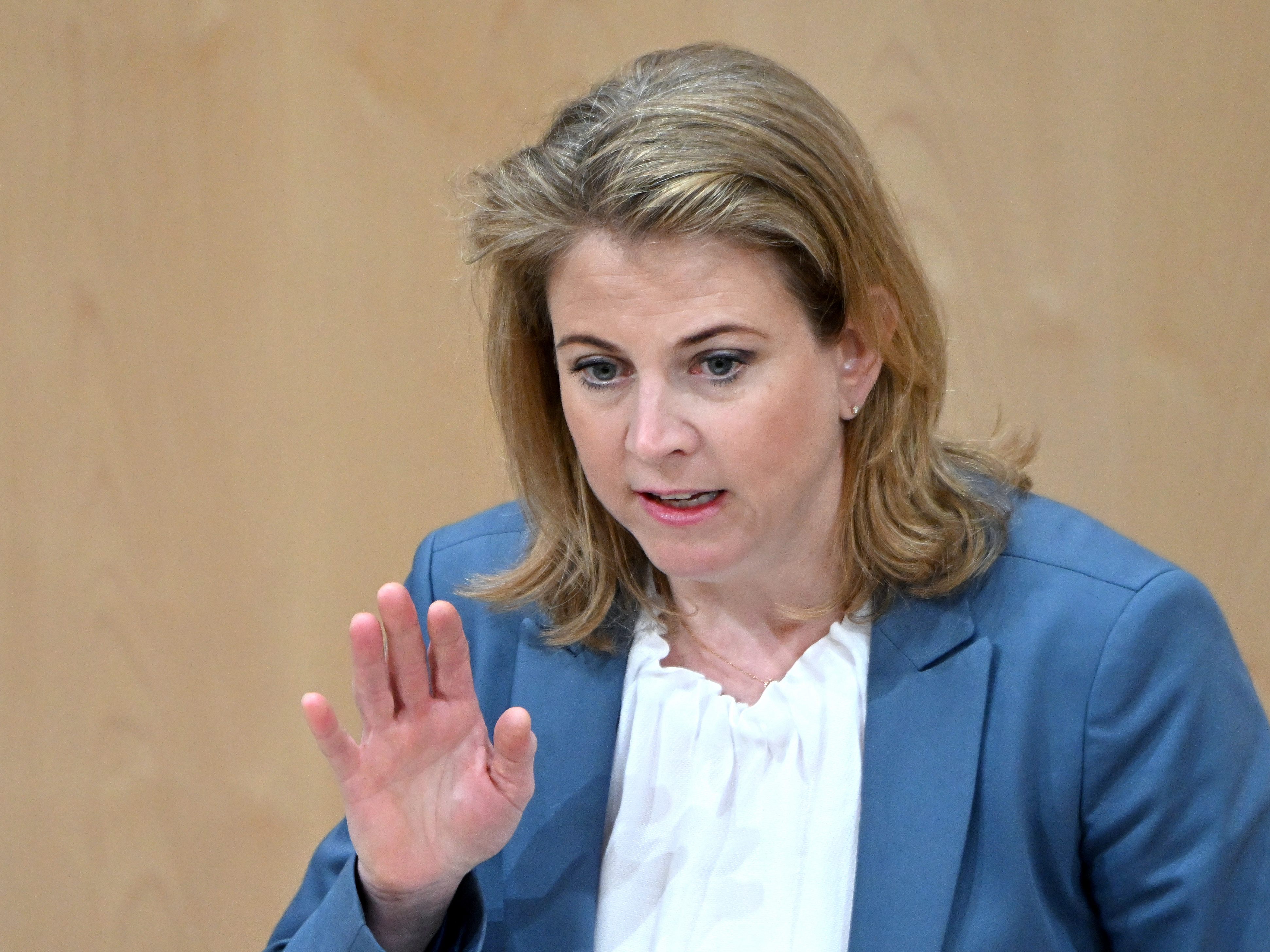 NEOS für sofortige Maßnahmen gegen Teuerung. Mein-Reisinger hatte Vorwurf an Regierung parat.