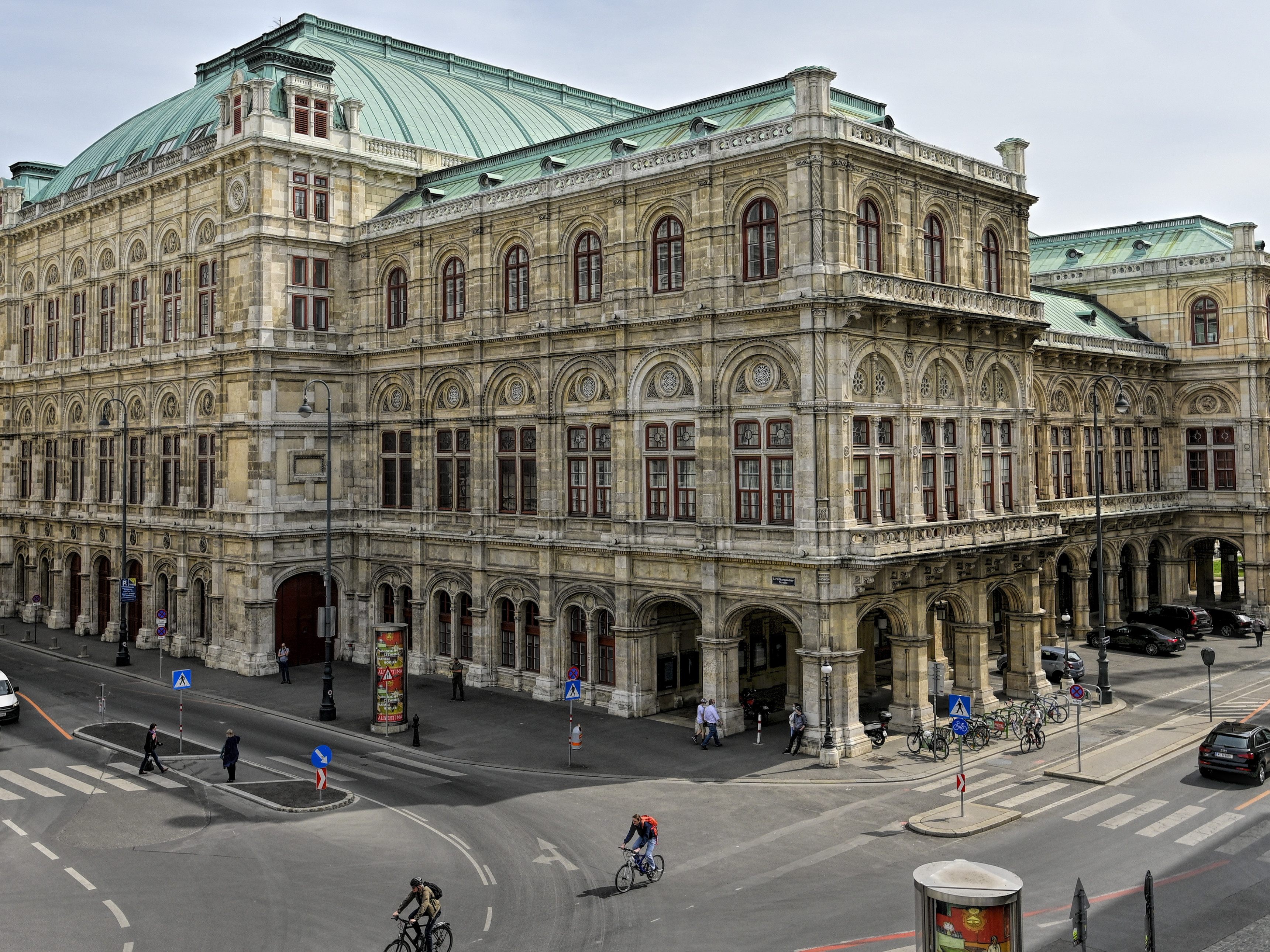 Bogdan Roščić bleibt bis 2030 als Wiener Staatsopernchef im Amt.