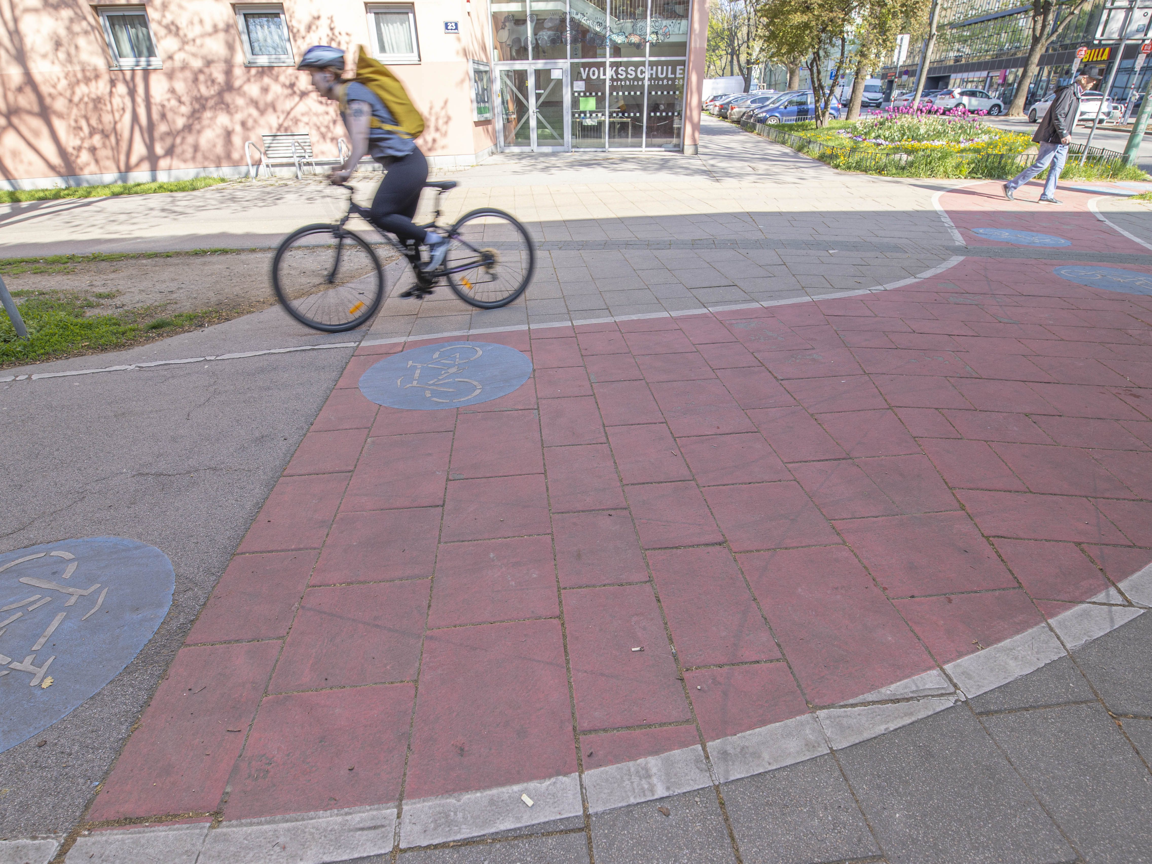 Neue Regeln für Radler und Passanten in der StVO-Novelle.