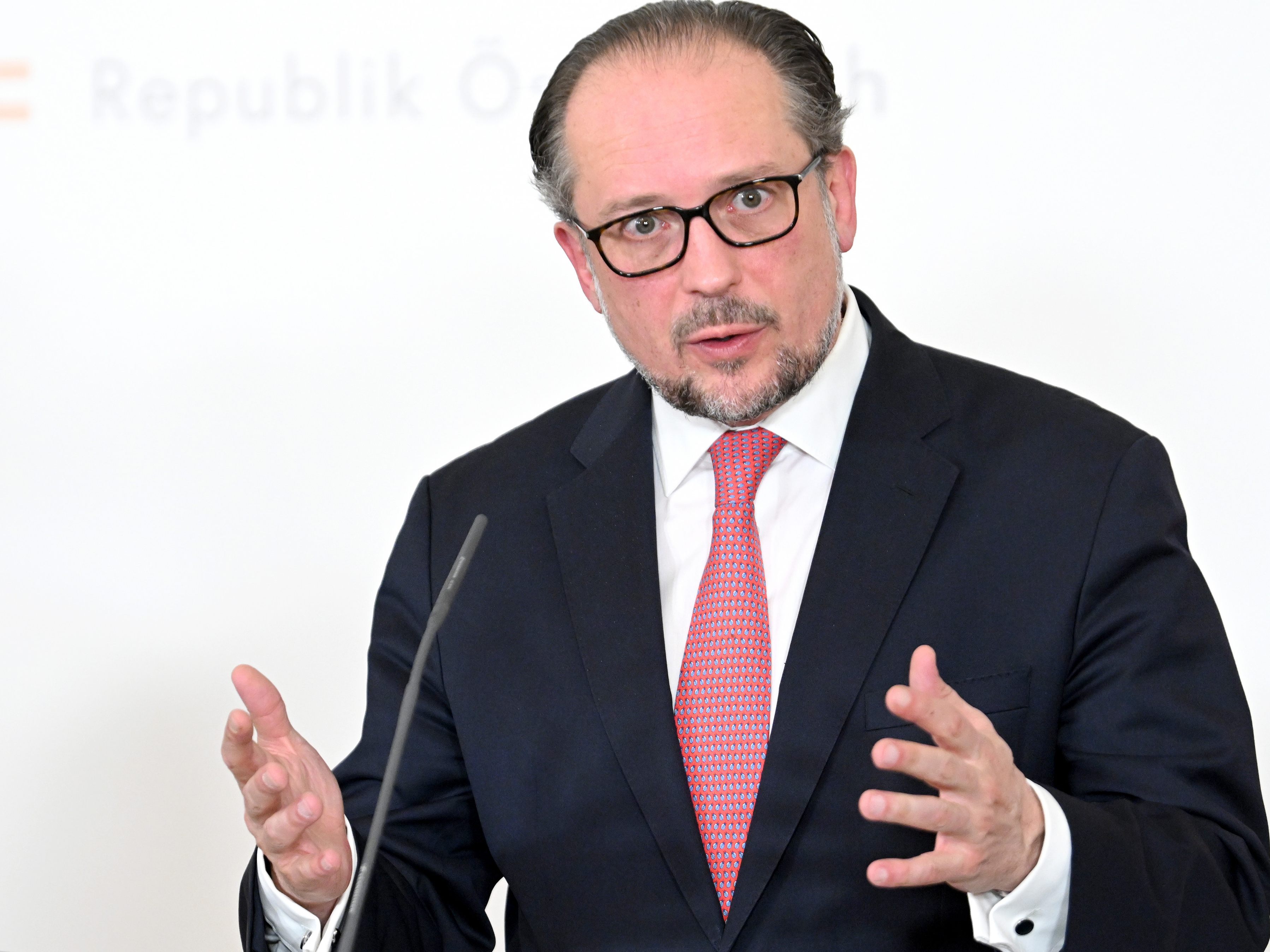 Außenminister Alexander Schallenberg sieht Polen als Angelpunkt der West-Hilfe für Ukraine. Außenminister Alexander Schallenberg sieht Polen als Angelpunkt der West-Hilfe für Ukraine.