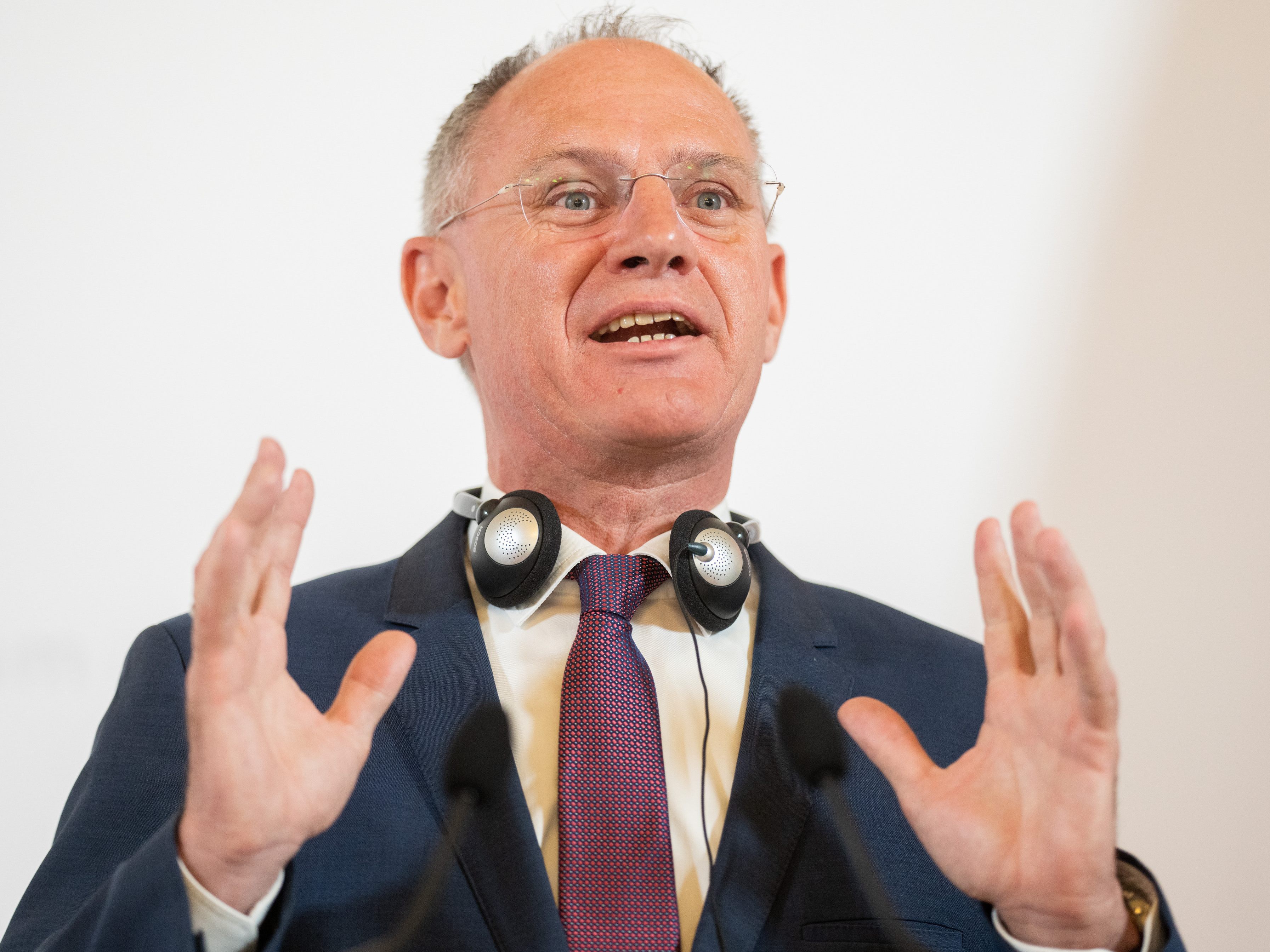 Innenminister Gerhard Karner besuchte das AIT in Wien in Sachen "Deepfakes". Innenminister Gerhard Karner besuchte das AIT in Wien in Sachen "Deepfakes".