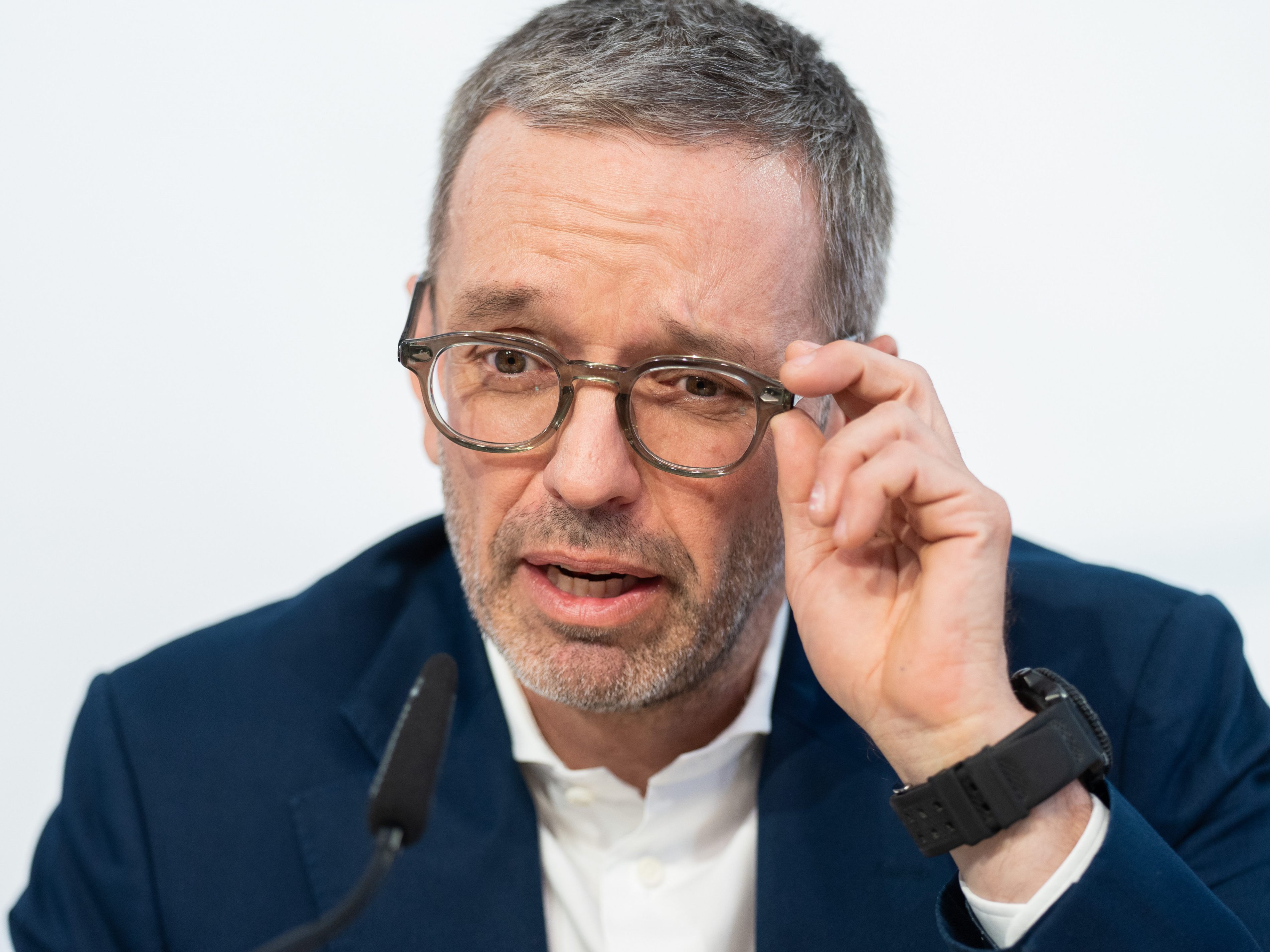 Die FPÖ will ihren Hofburg-Kandidaten laut Kickl bald präsentieren. Die FPÖ will ihren Hofburg-Kandidaten laut Kickl bald präsentieren.