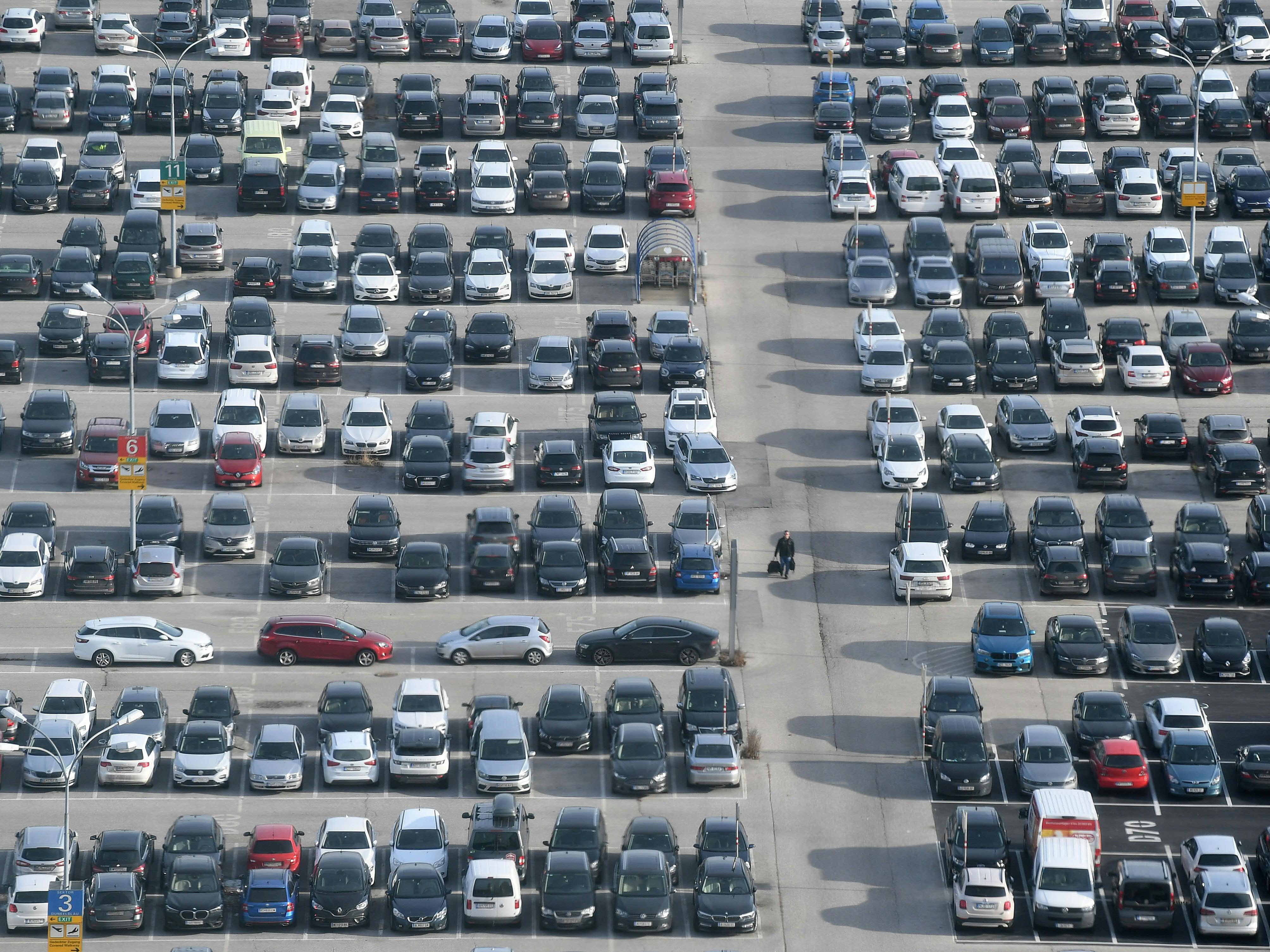 Die Zahl der Pkw-Neukäufe ist im Mai um 24 Prozent zurückgegangen