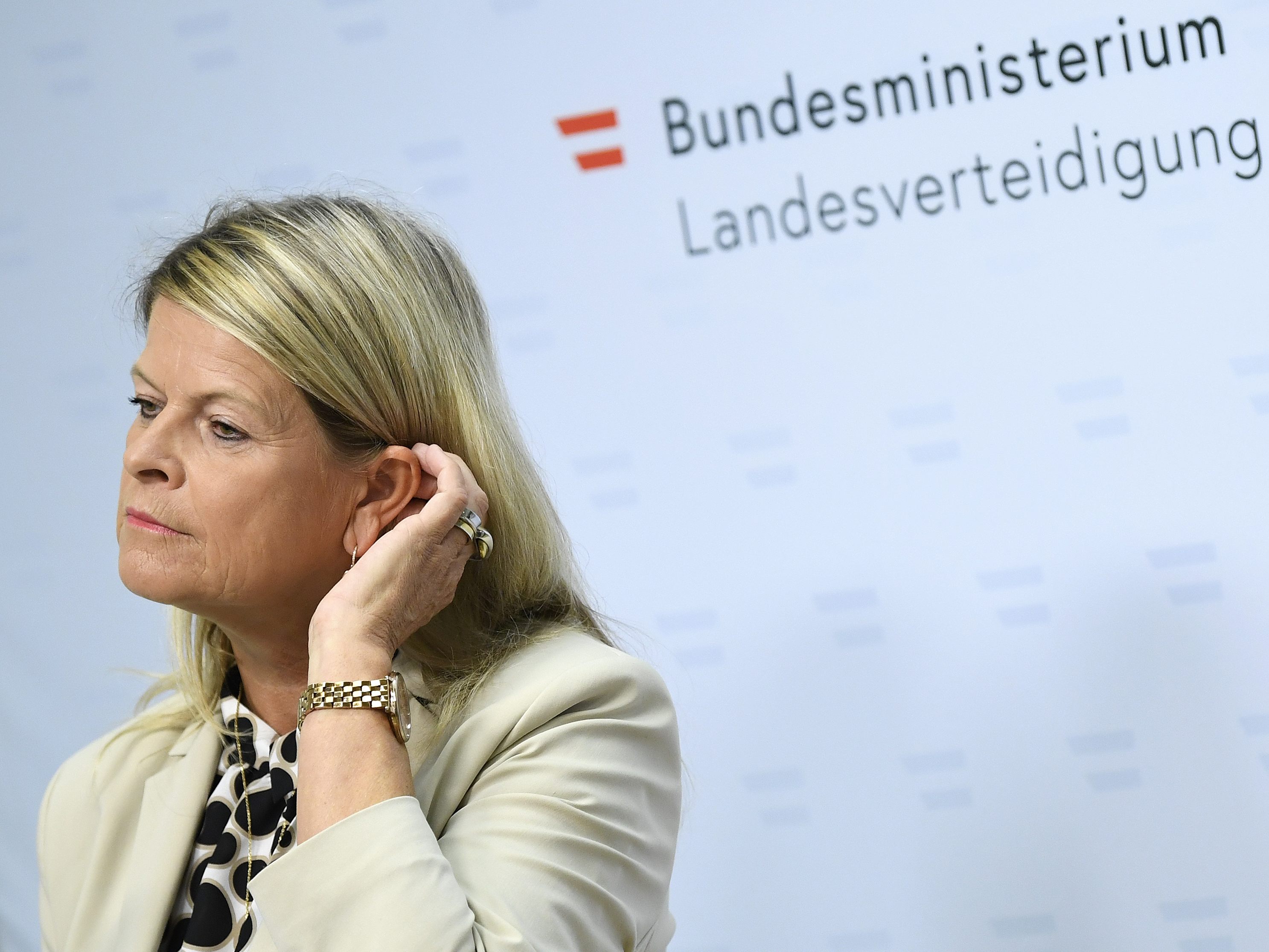 Büro von Verteidigungsministerin Tanner: Kandlhofer momentan auf Urlaub.