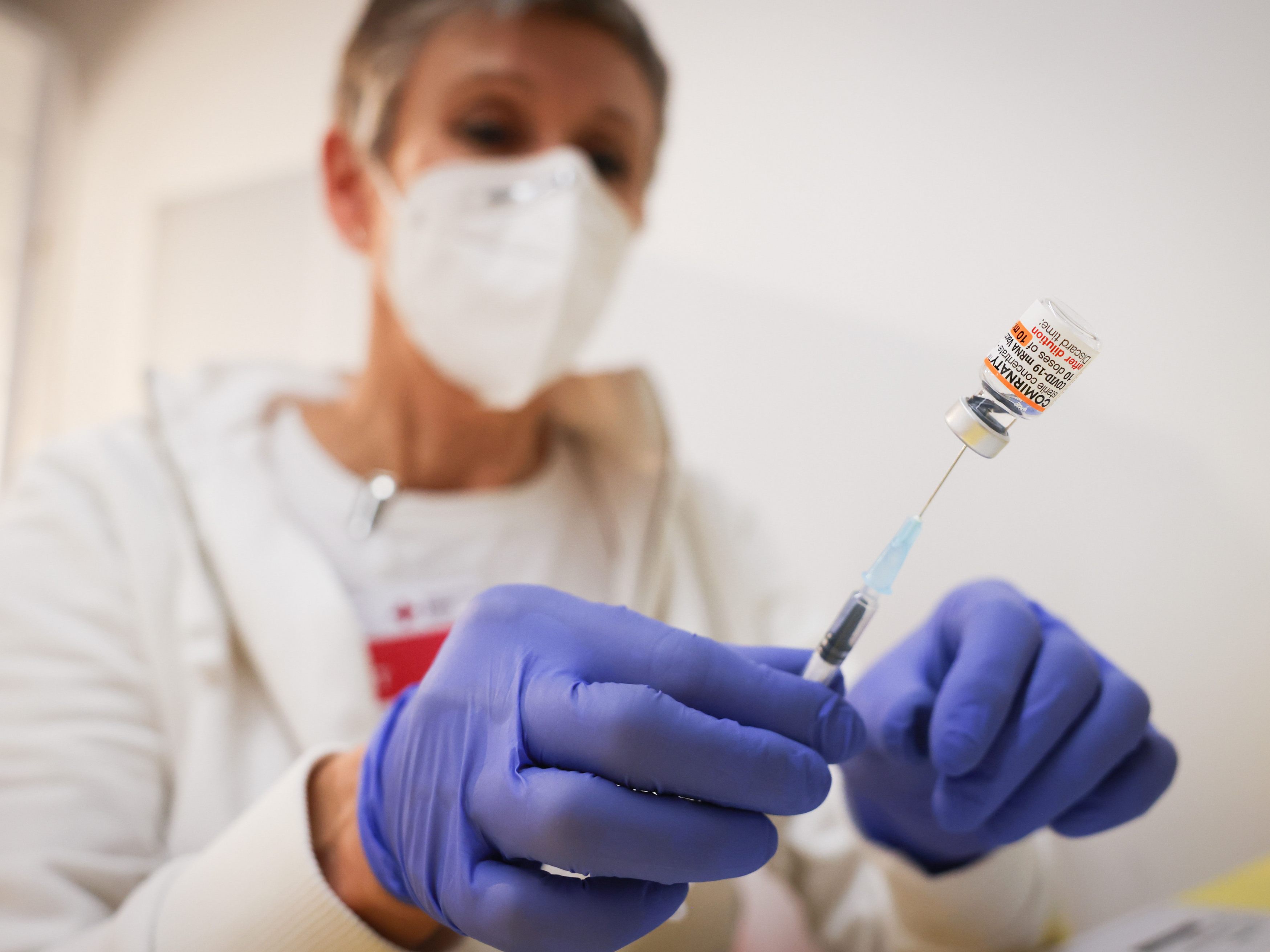 Die EMA hat ein Prüfverfahren für den Corona-Varianten-Impfstoff von Pfizer/Biontech eingeleitet. Die EMA hat ein Prüfverfahren für den Corona-Varianten-Impfstoff von Pfizer/Biontech eingeleitet.