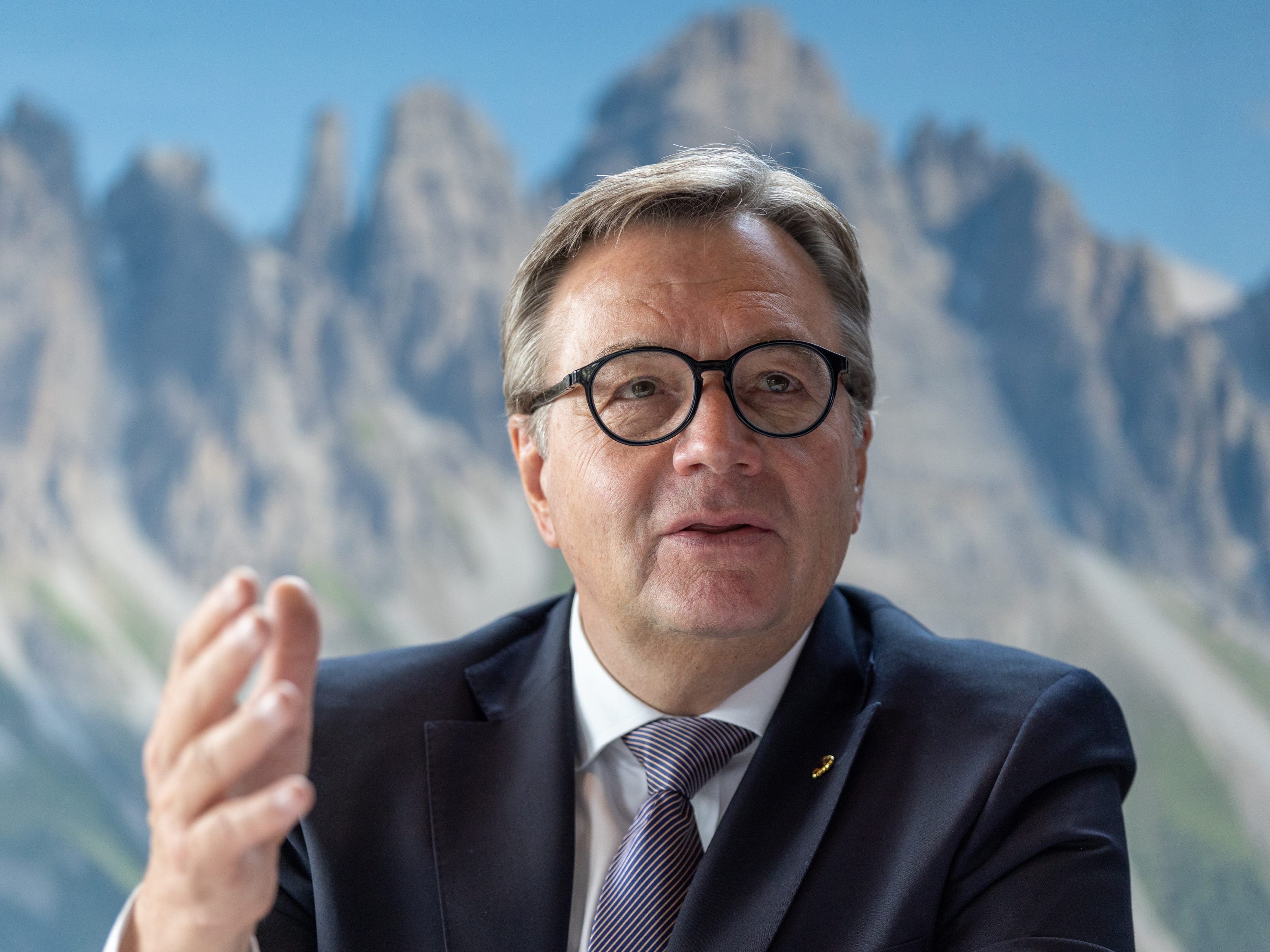 Tirols Landeshauptmann Günther Platter (ÖVP) tritt am Montag zurück. Tirols Landeshauptmann Günther Platter (ÖVP) tritt am Montag zurück.