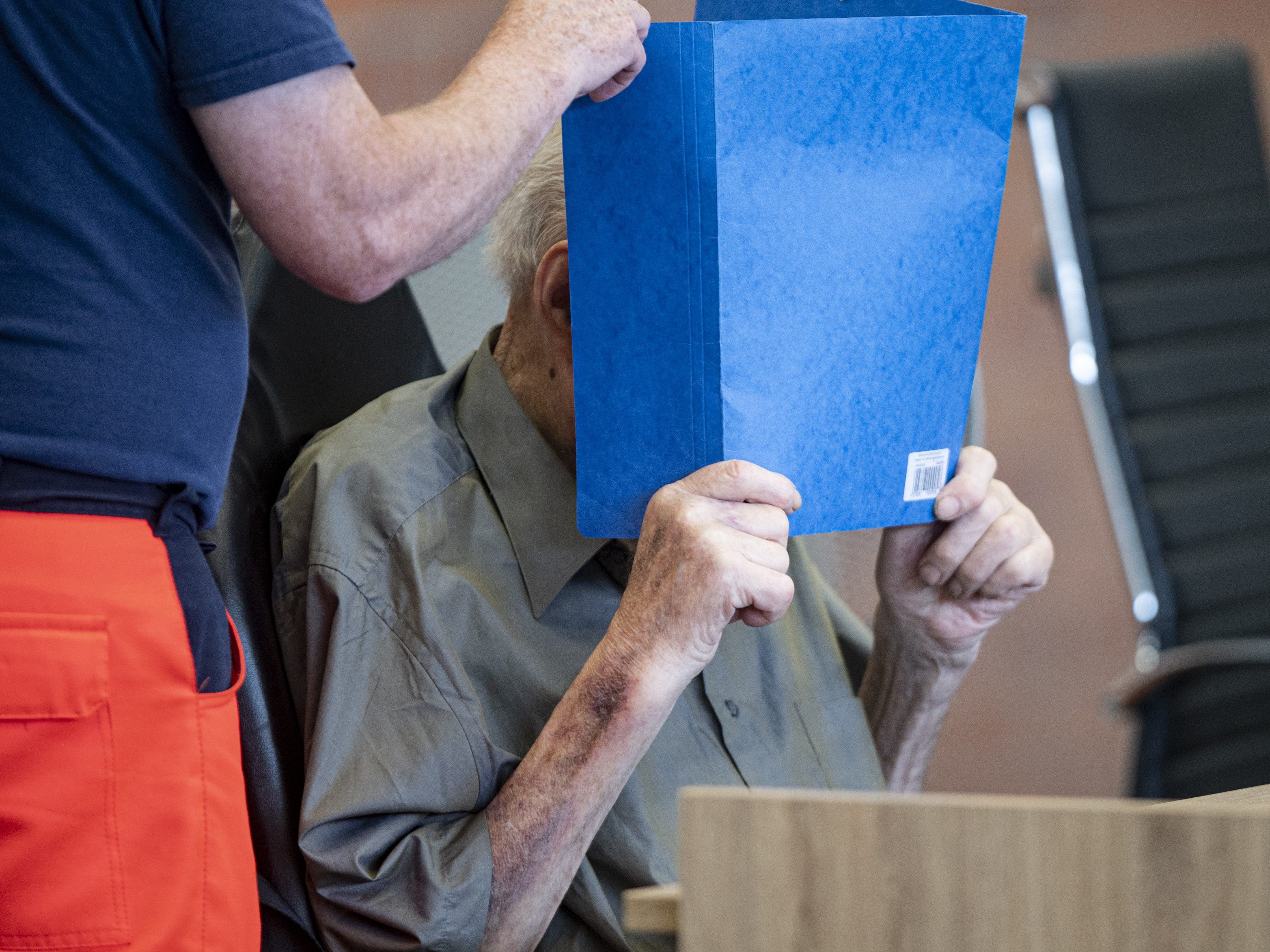 Landgericht Neuruppin sprach 101-Jährigen der Beihilfe zum Mord schuldig Landgericht Neuruppin sprach 101-Jährigen der Beihilfe zum Mord schuldig