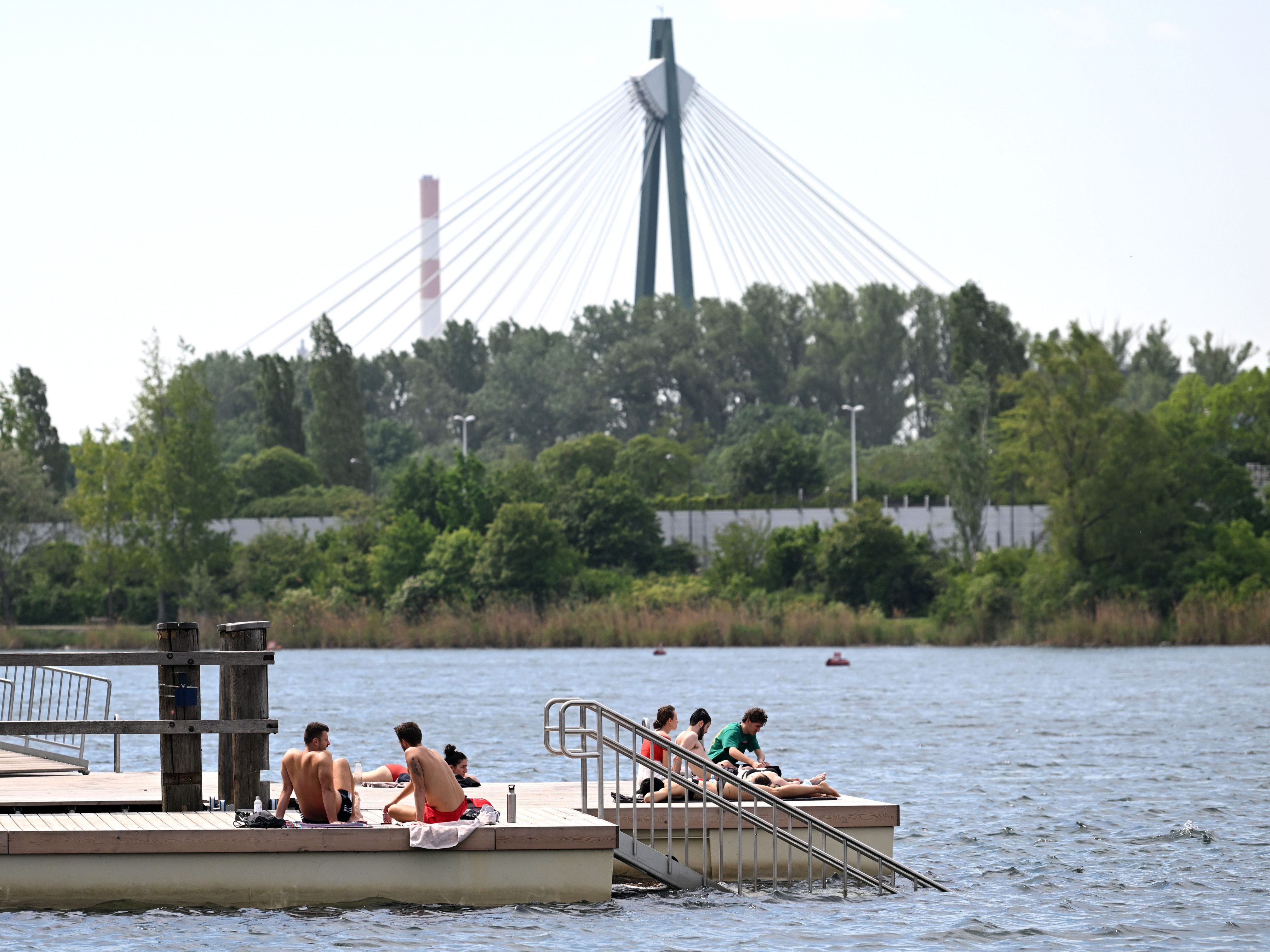 Ein pöbelnder Mann sorgte für einen Polizeieinsatz an der oberen Alten Donau in Wien.