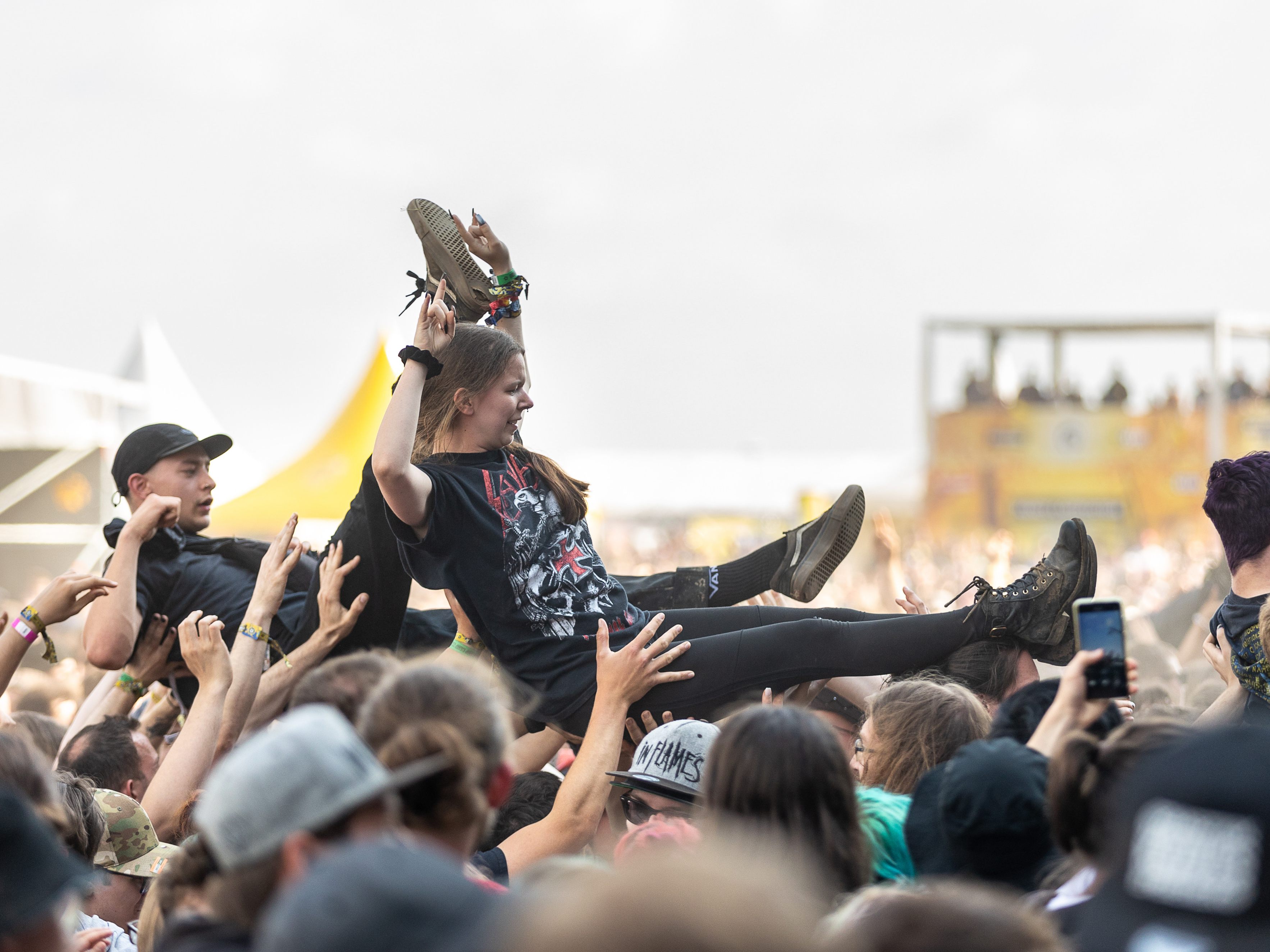 Viel Sonnenschein und Frauenpower gab es am Freitag beim Nova Rock in Nickelsdorf.