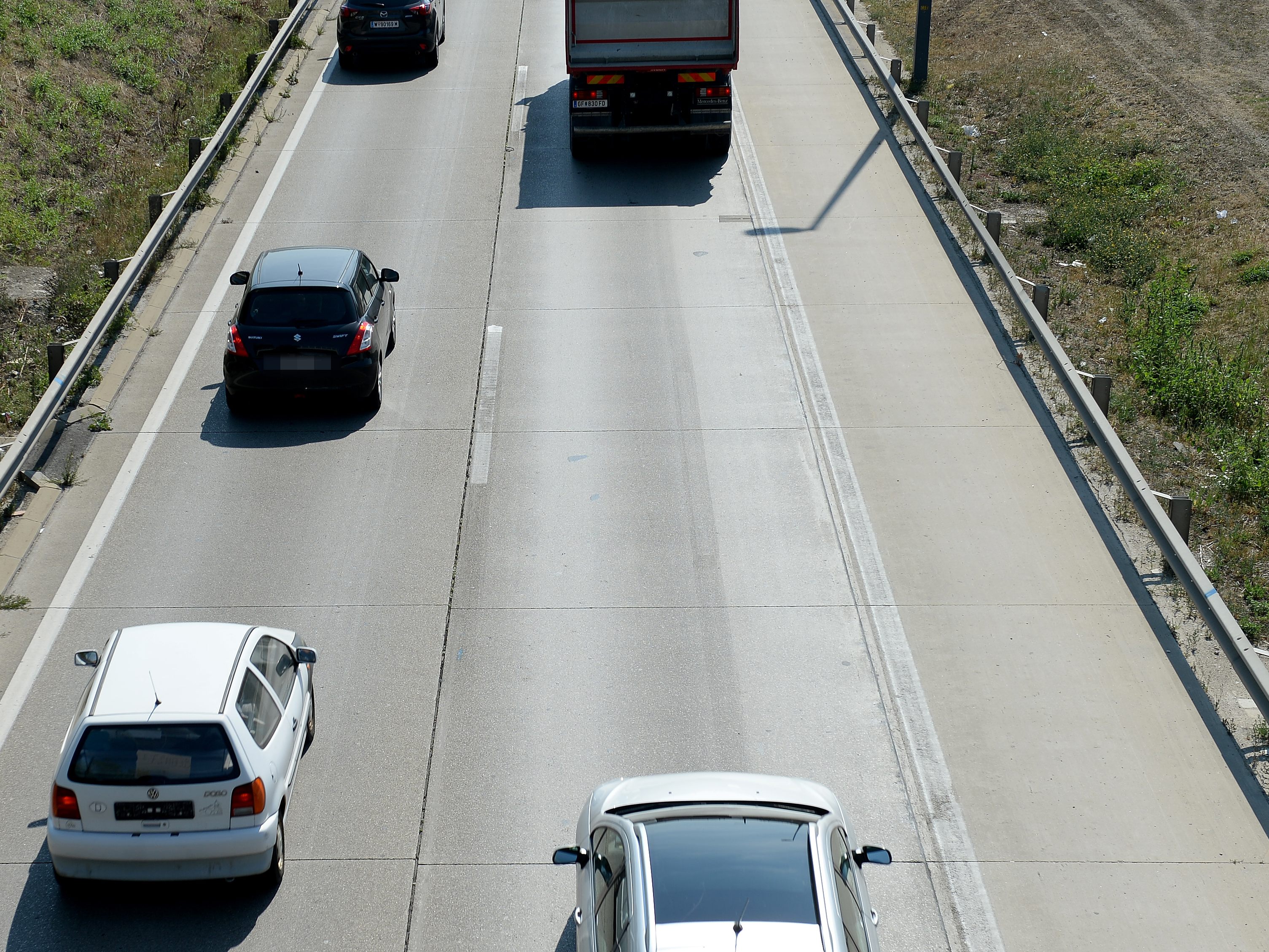 Im Fall des 19-Jährigen, der von einem Sattelzug auf der A4 überrollt wurde, wurde der Lenker ausgeforscht. Im Fall des 19-Jährigen, der von einem Sattelzug auf der A4 überrollt wurde, wurde der Lenker ausgeforscht.