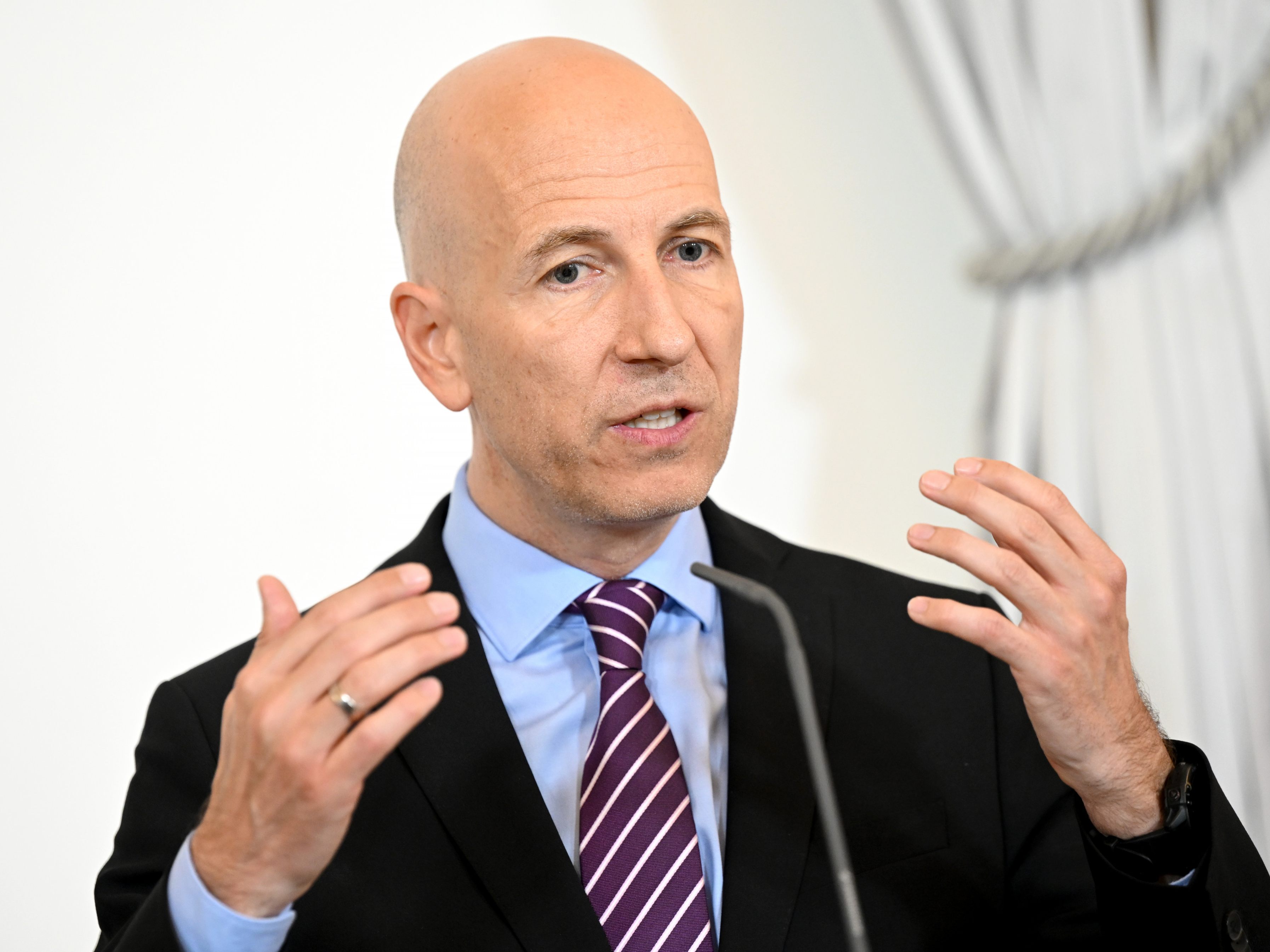 Arbeitsminister Martin Kocher zeigte sich zuversichtlich über die Verhandlungen der Regierung bezüglich der Arbeitsmarktreform. Arbeitsminister Martin Kocher zeigte sich zuversichtlich über die Verhandlungen der Regierung bezüglich der Arbeitsmarktreform.