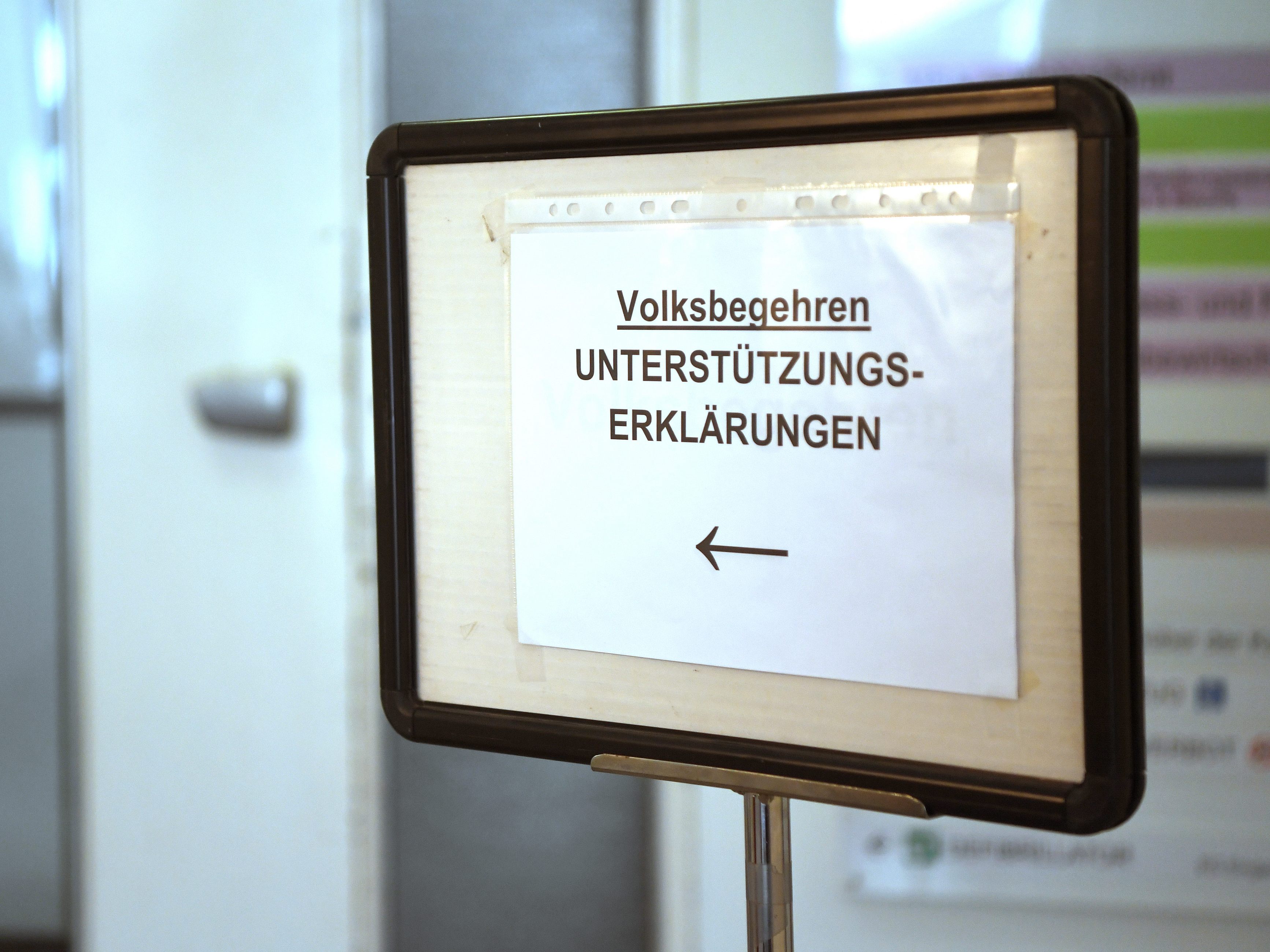 Im Juni können wieder zwei Volksbegehren und im September drei weitere unterschrieben werden. Im Juni können wieder zwei Volksbegehren und im September drei weitere unterschrieben werden.