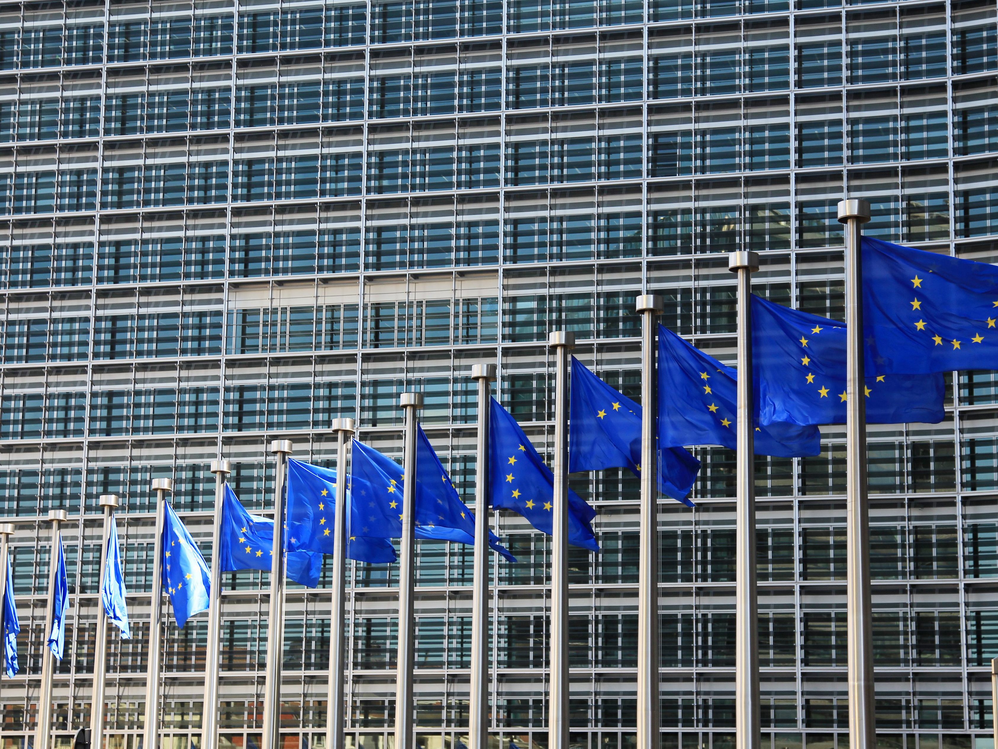 Die EU liefert Notfall-Ausrüstung in die Ukraine für einen etwaigen Nuklearangriff. Die EU liefert Notfall-Ausrüstung in die Ukraine für einen etwaigen Nuklearangriff.